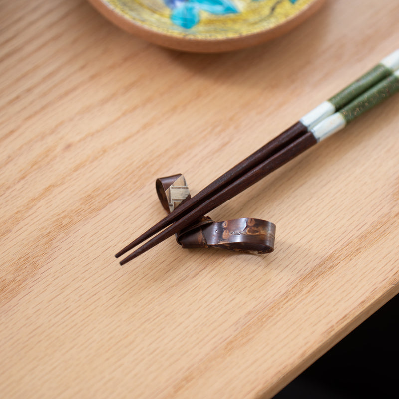 Yatsuyanagi Ribbon Akita Cherry Bark Work Chopstick Rest Set