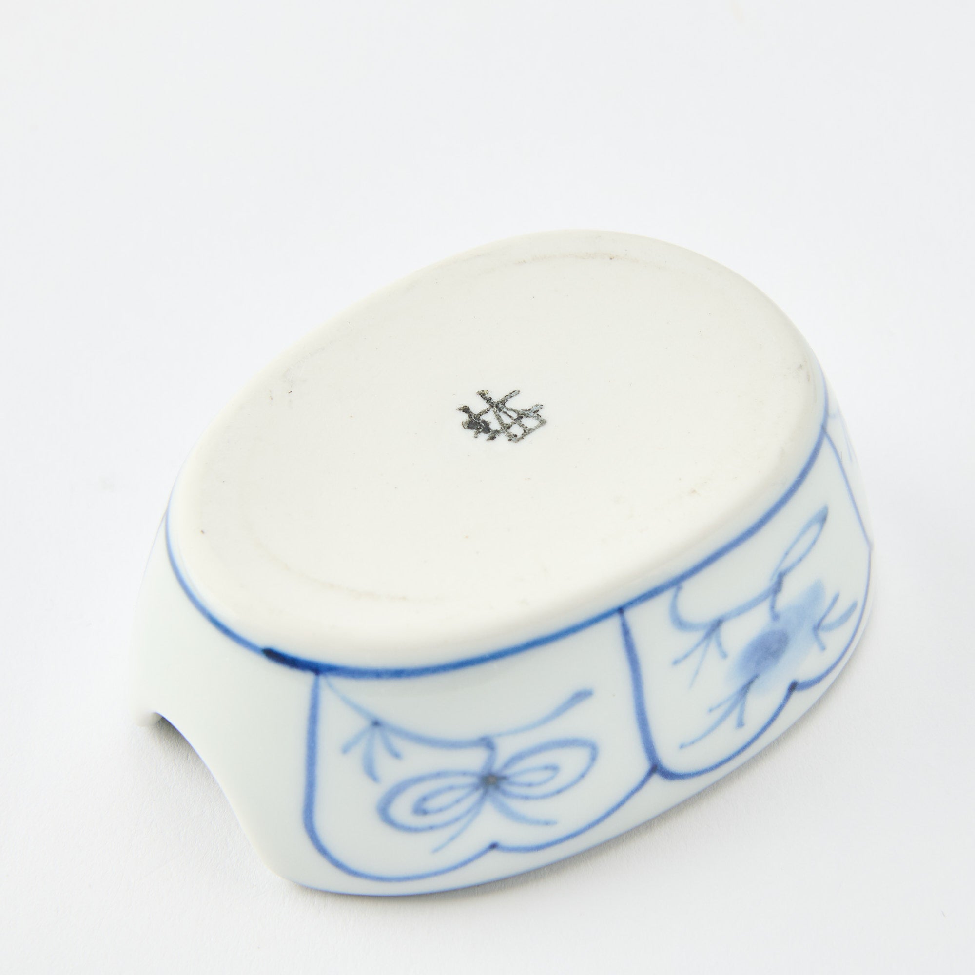 Traditional Patterned Ramen Spoon with Spoon Rest