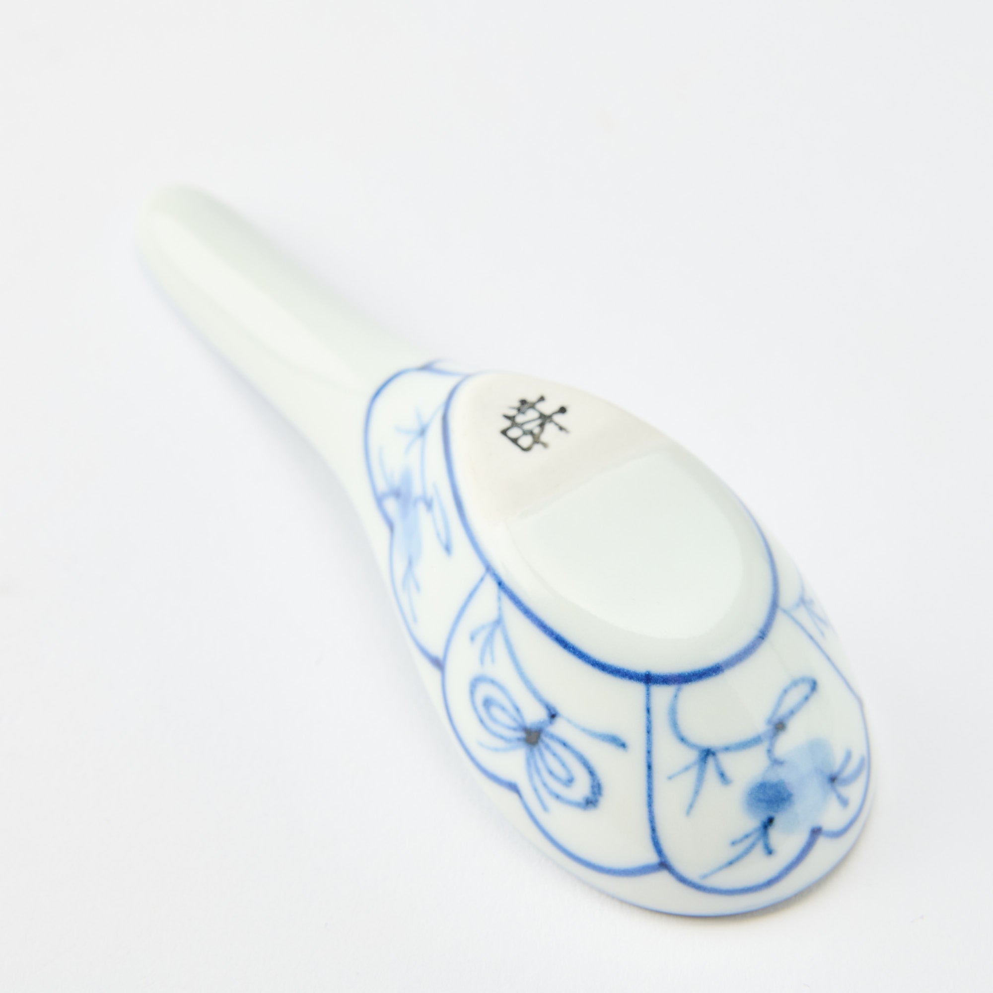 Traditional Patterned Ramen Spoon with Spoon Rest