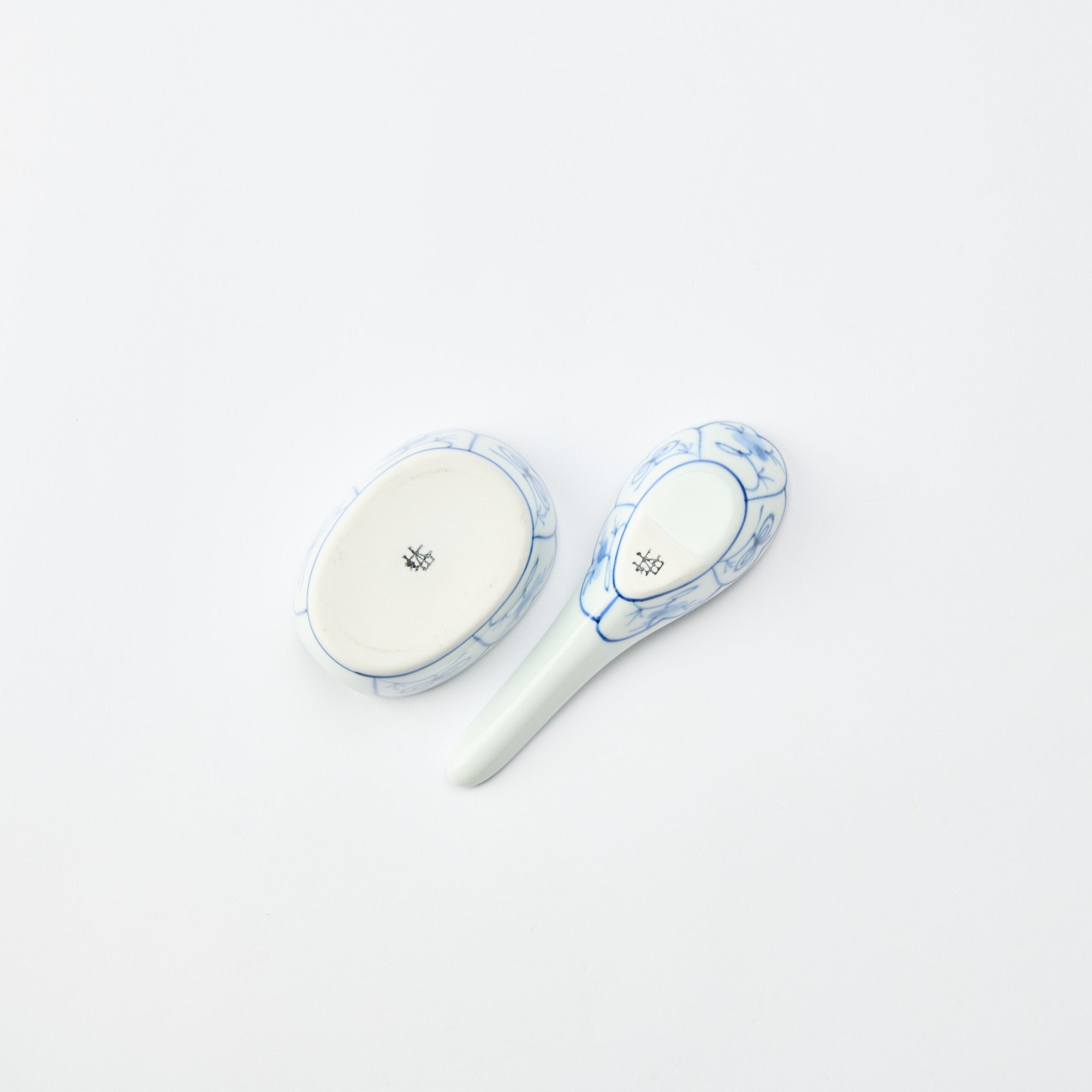Traditional Patterned Ramen Spoon with Spoon Rest