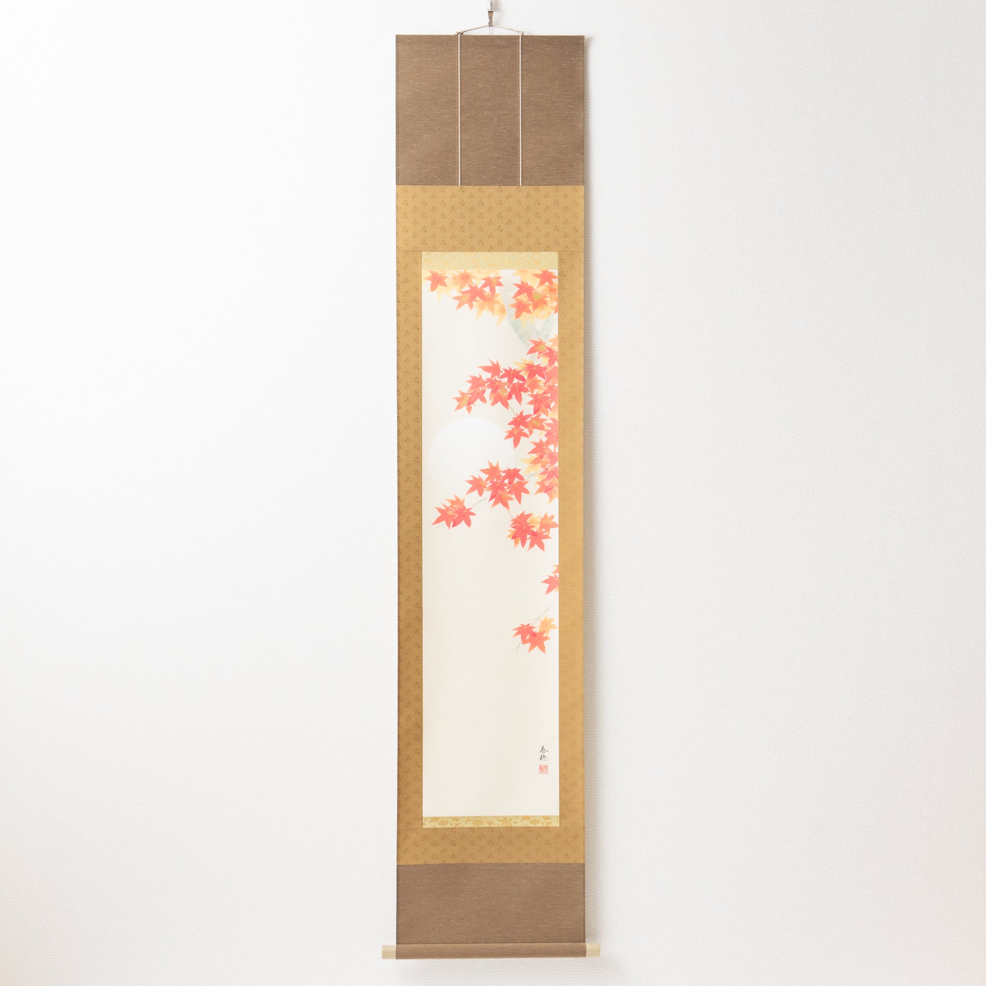 Kakejiku-Hängerolle mit mondbeschienenen Herbstblättern