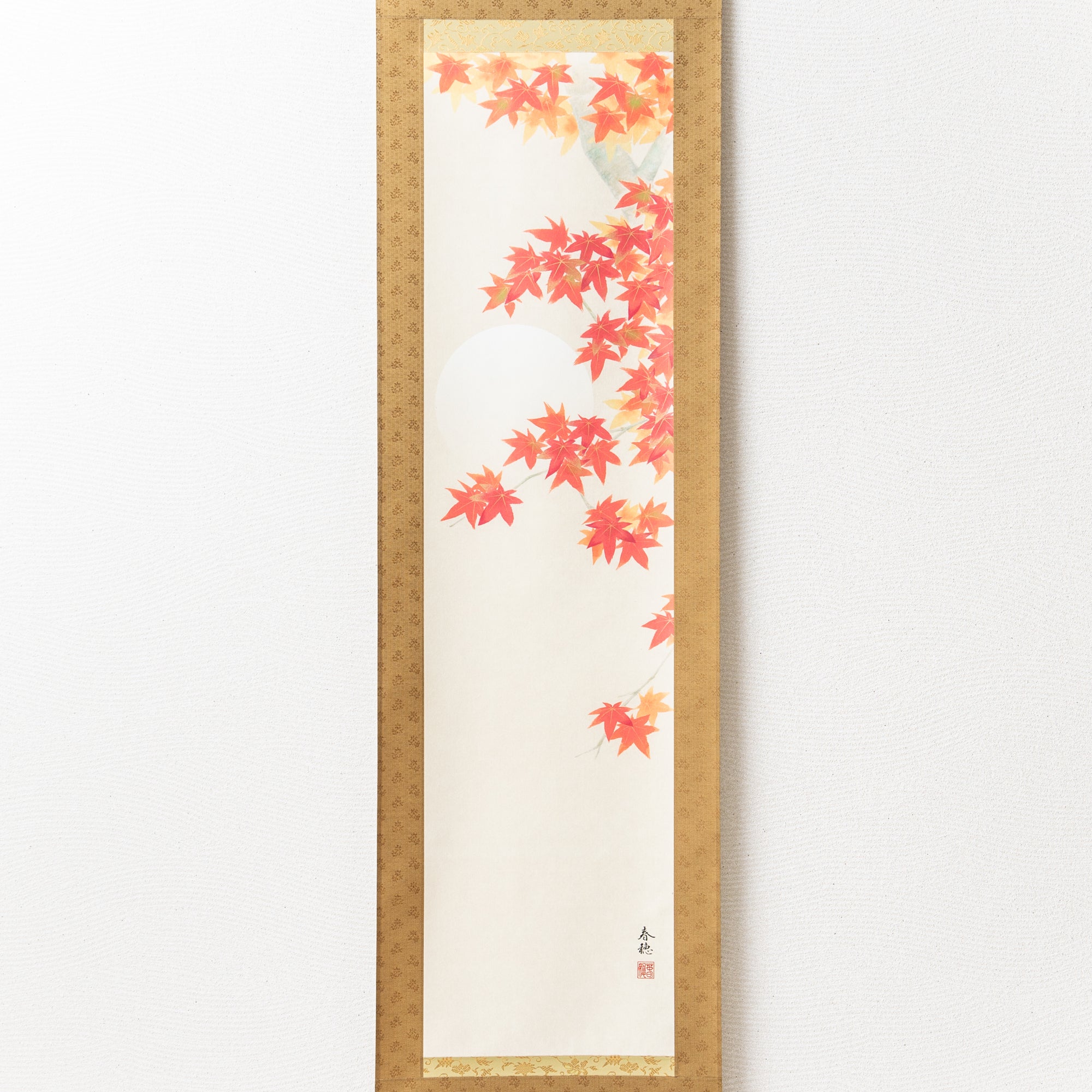 Kakejiku-Hängerolle mit mondbeschienenen Herbstblättern