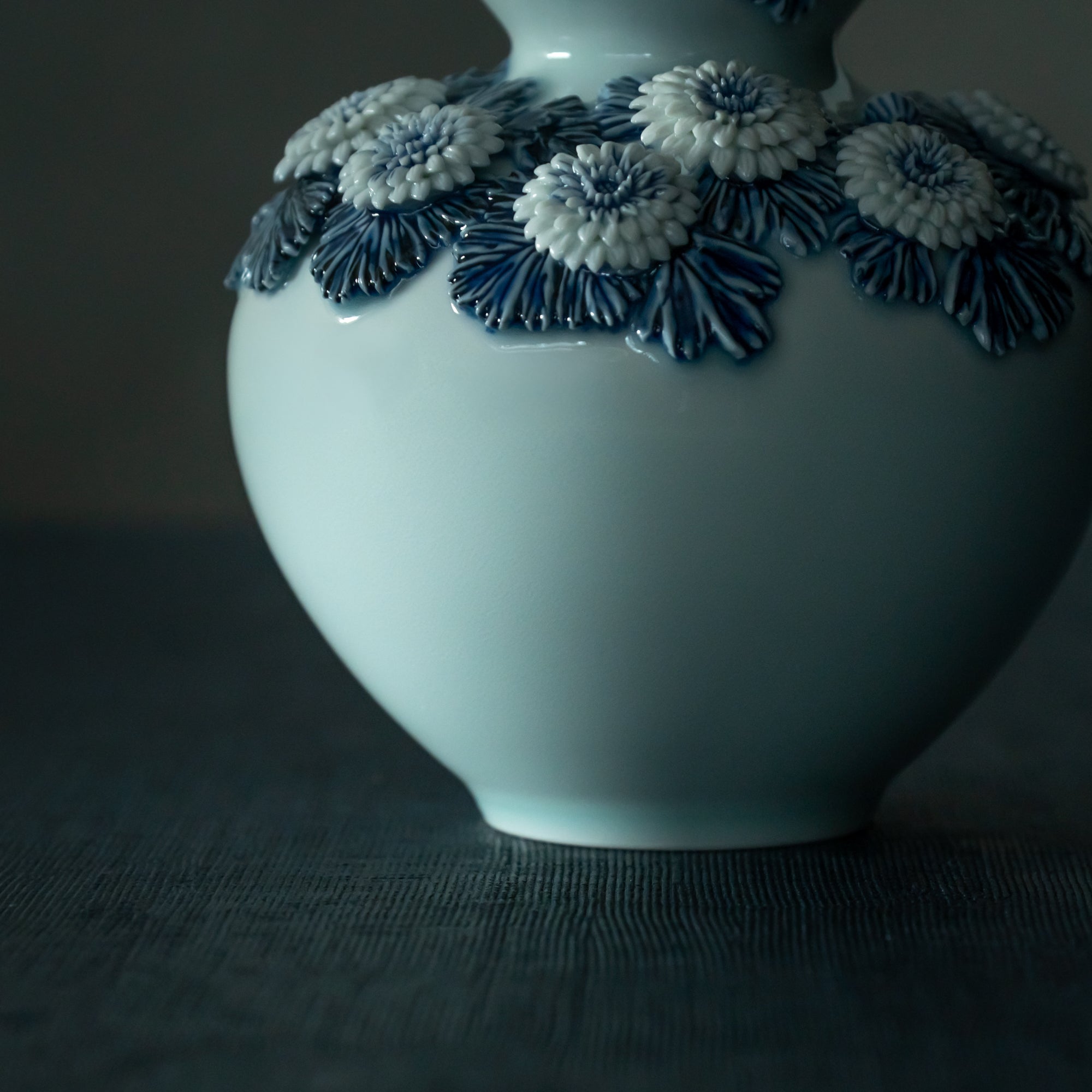 Hirado Chrysanthemum Sometsuke Flower Vase