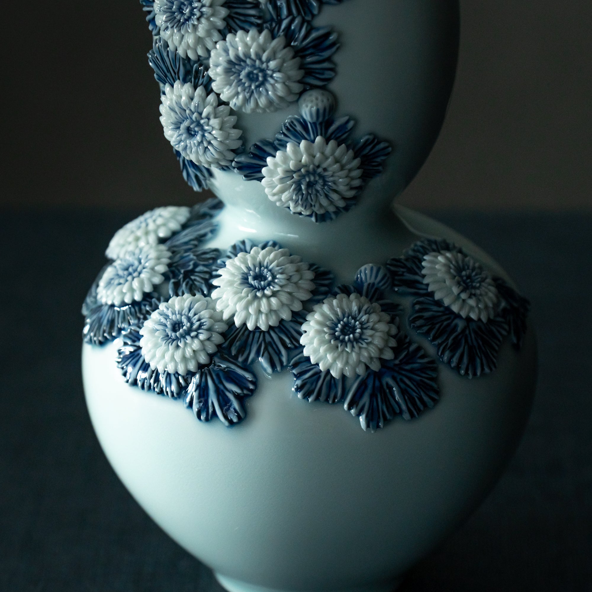 Hirado Chrysanthemum Sometsuke Flower Vase