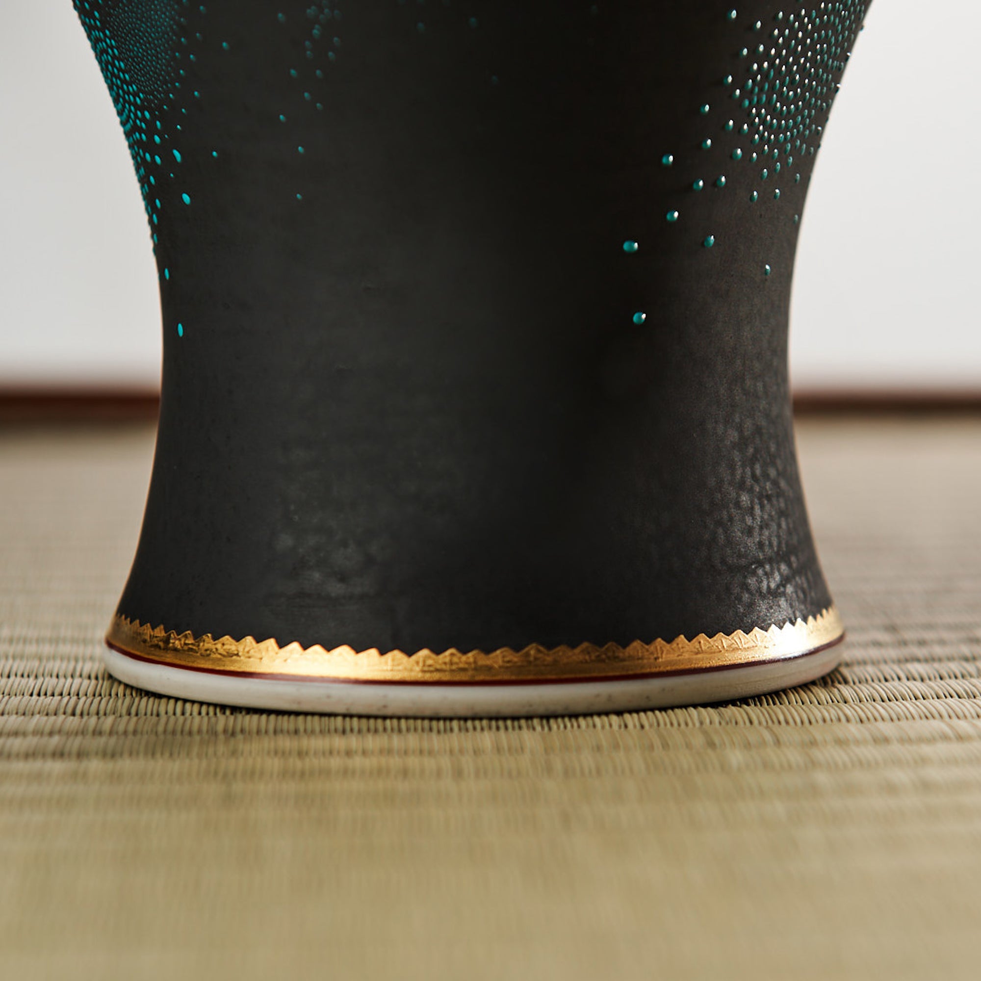 Morikin Grape Pattern Aochibu Vase
