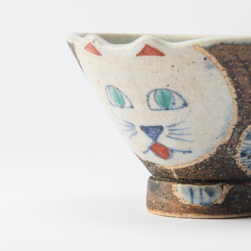 Kousai Kiln Playful Cat Hasami Japanese Rice Bowl