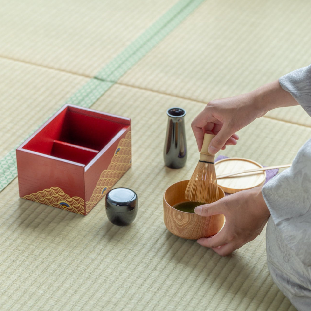Yu-Chabako Red & Wave Pattern Matcha Tea Set