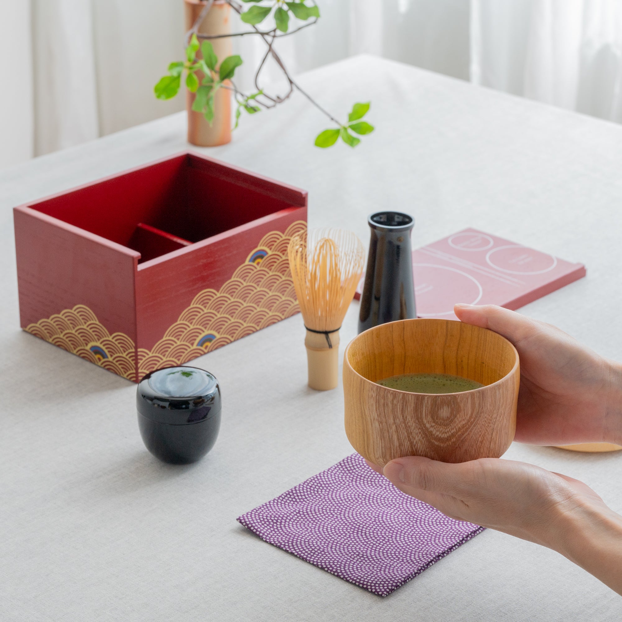 Yu-Chabako Red & Wave Pattern Matcha Tea Set