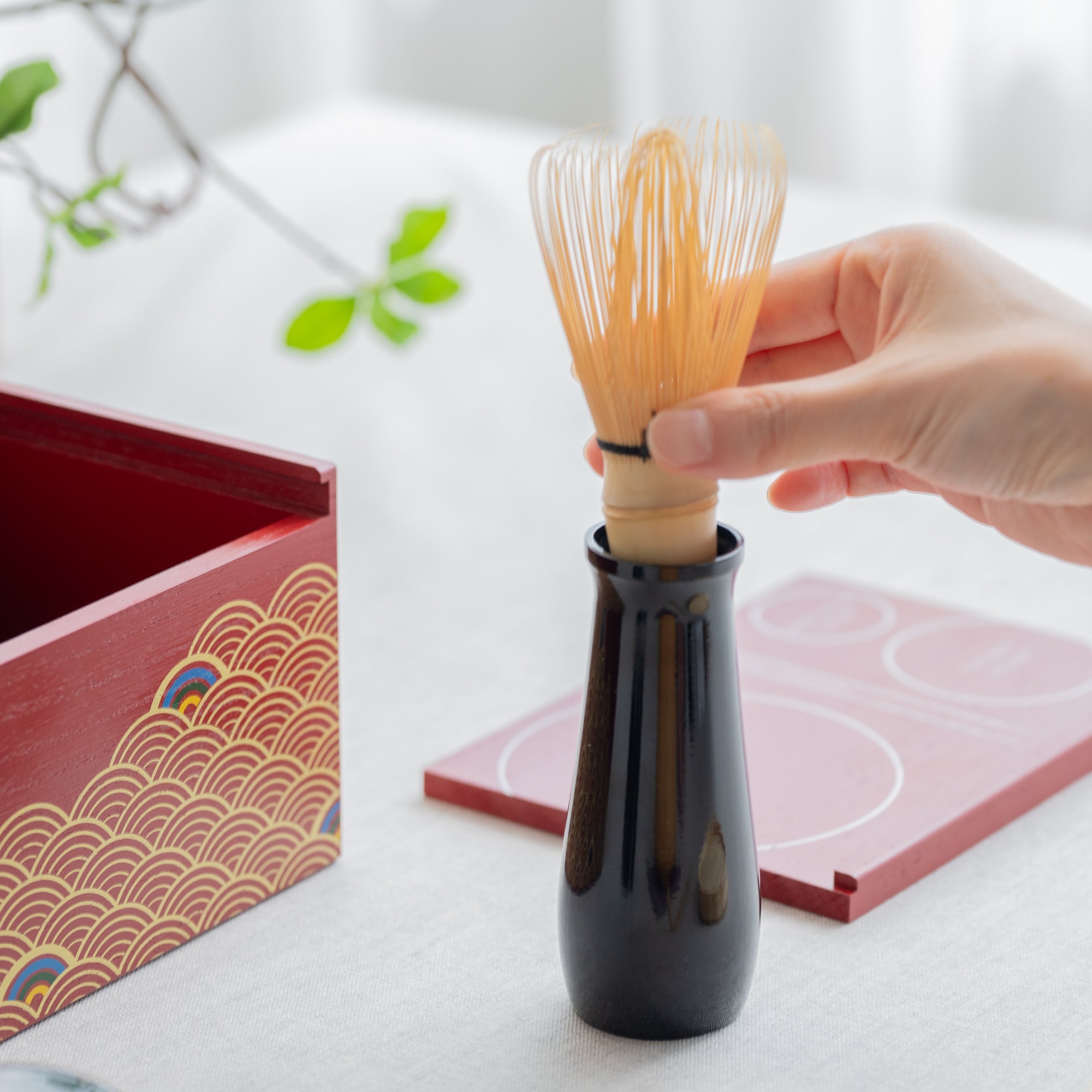 Yu-Chabako Red & Wave Pattern Matcha Tea Set
