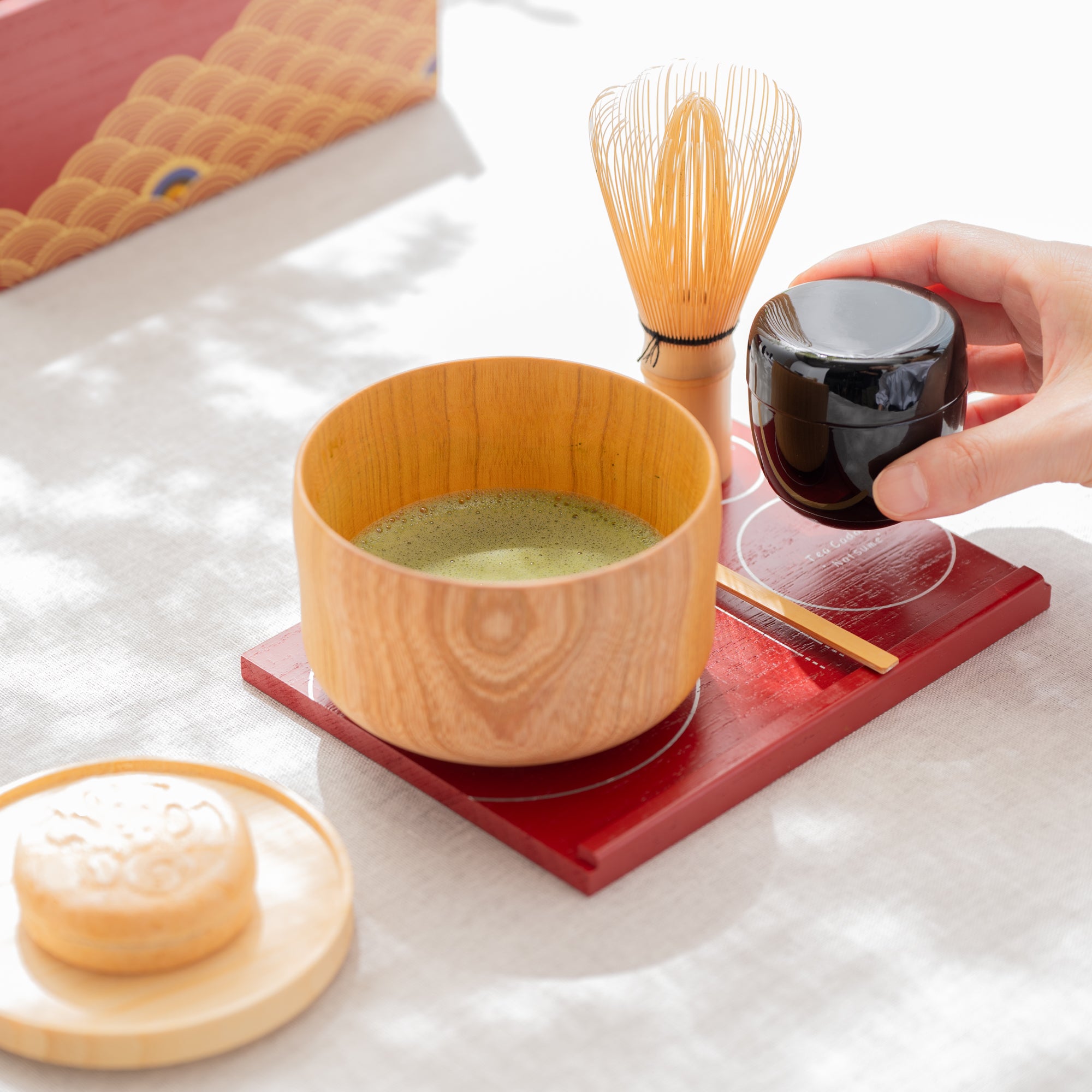 Yu-Chabako Red & Wave Pattern Matcha Tea Set