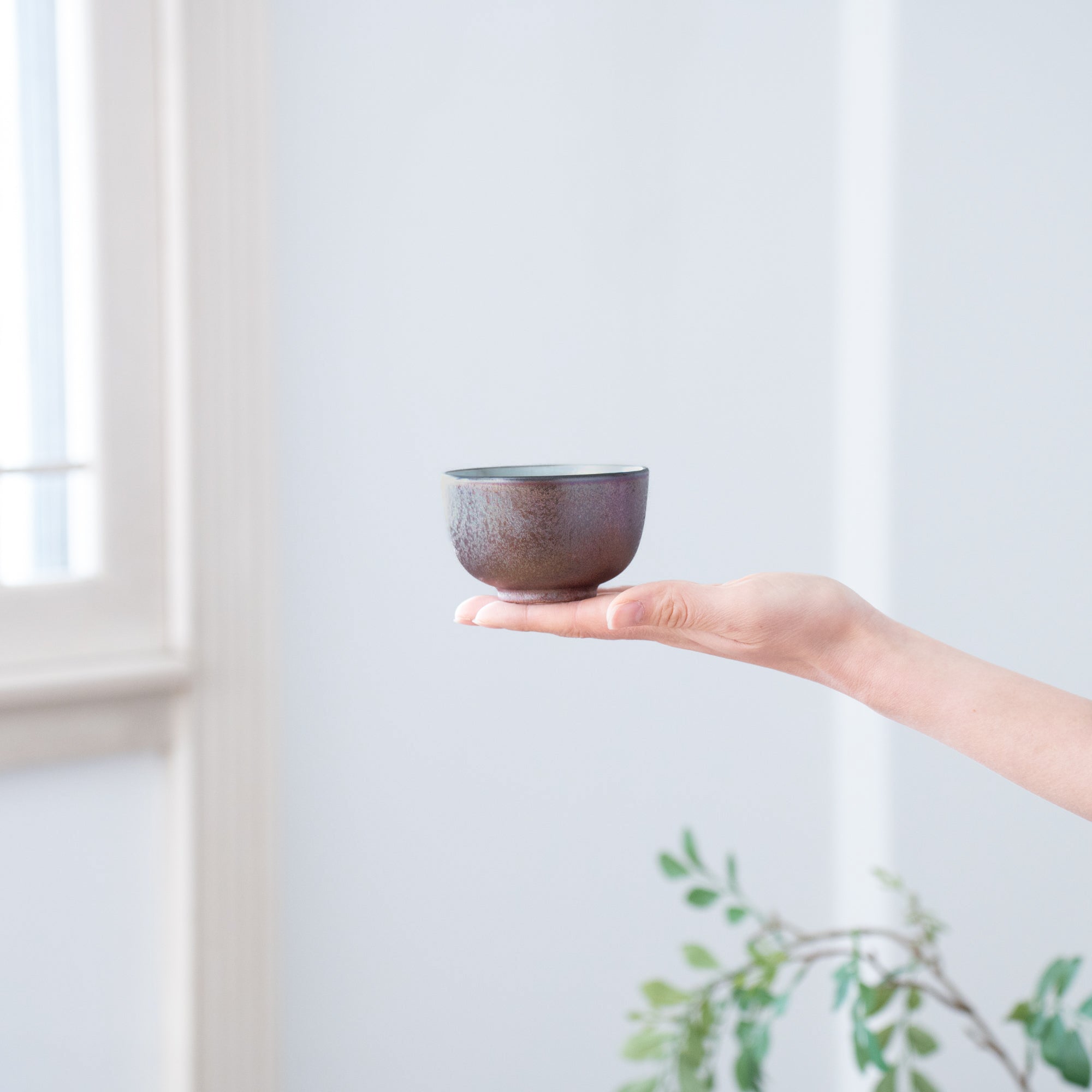 Taza de té japonesa esmaltada con cristales verdes