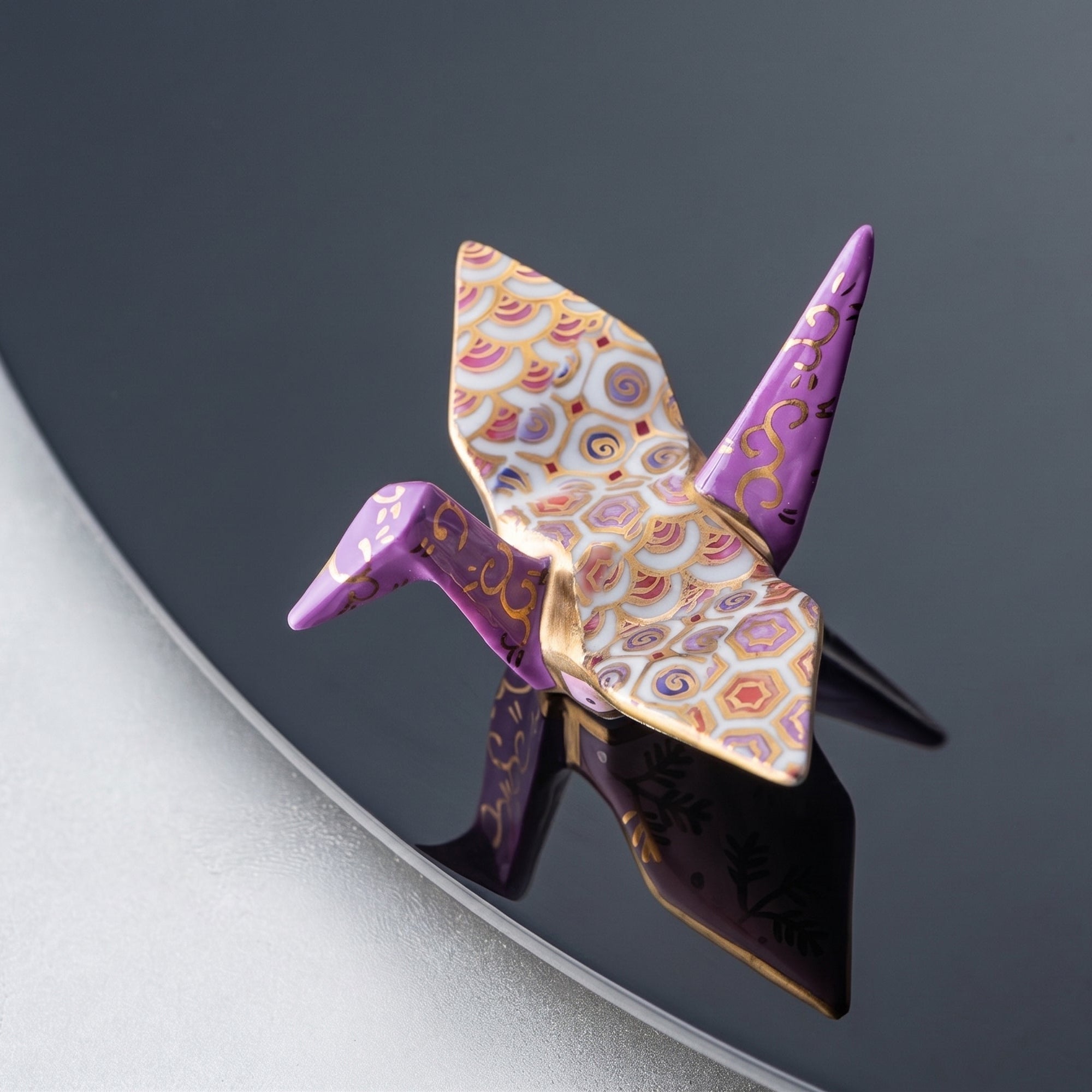 Adorno de Grulla con Remolinos Lilas