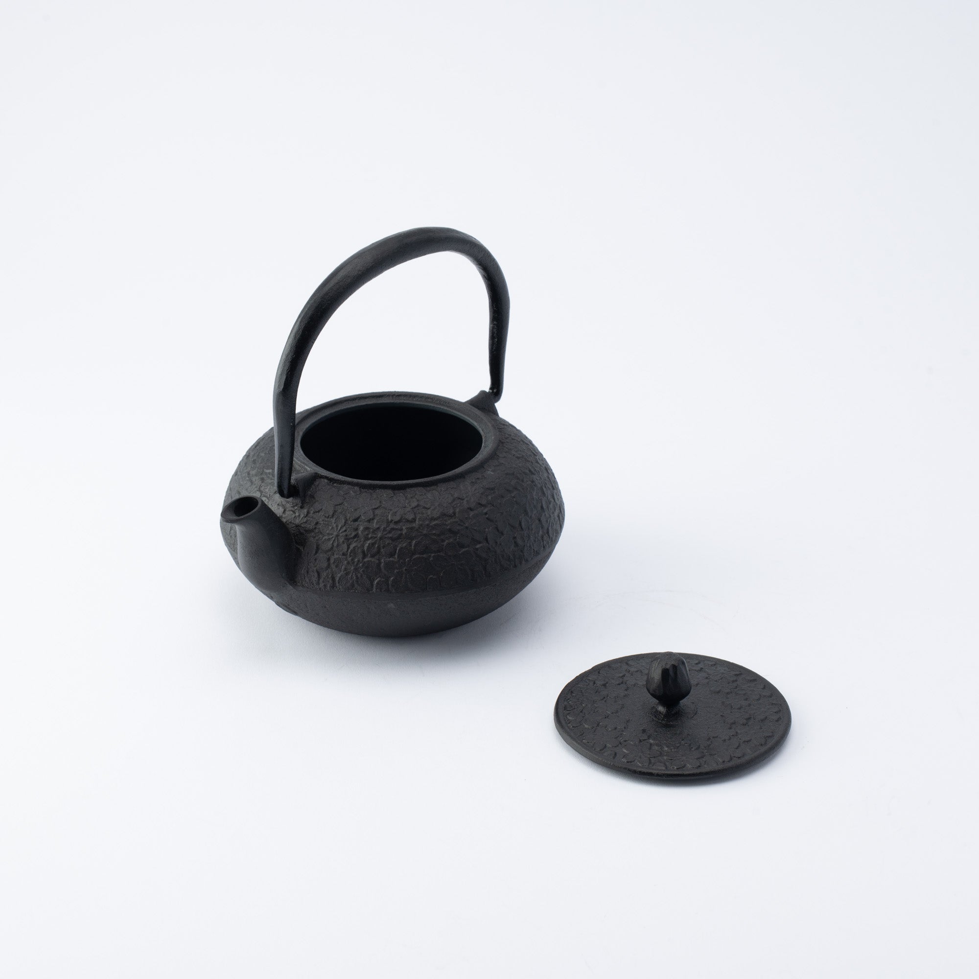 Sakura Cast Iron Kettle 20.3 fl oz