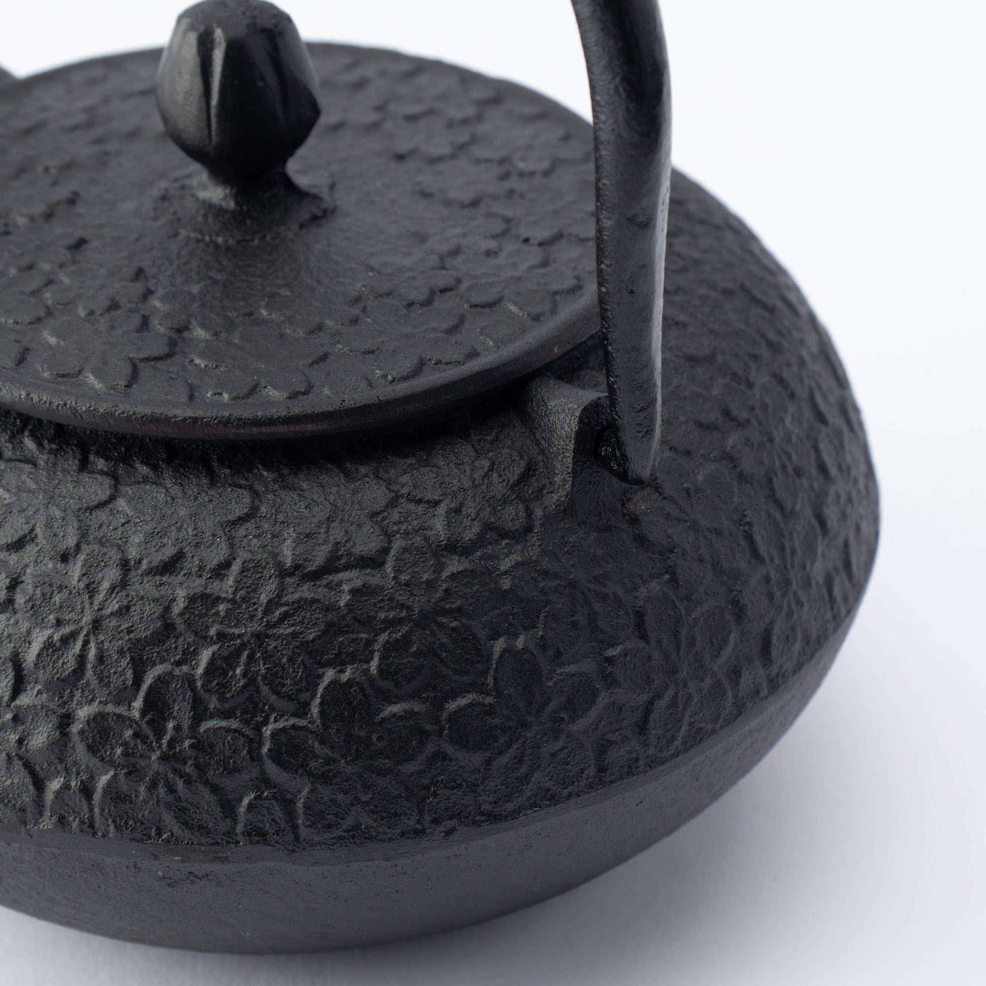 Sakura Cast Iron Kettle 20.3 fl oz