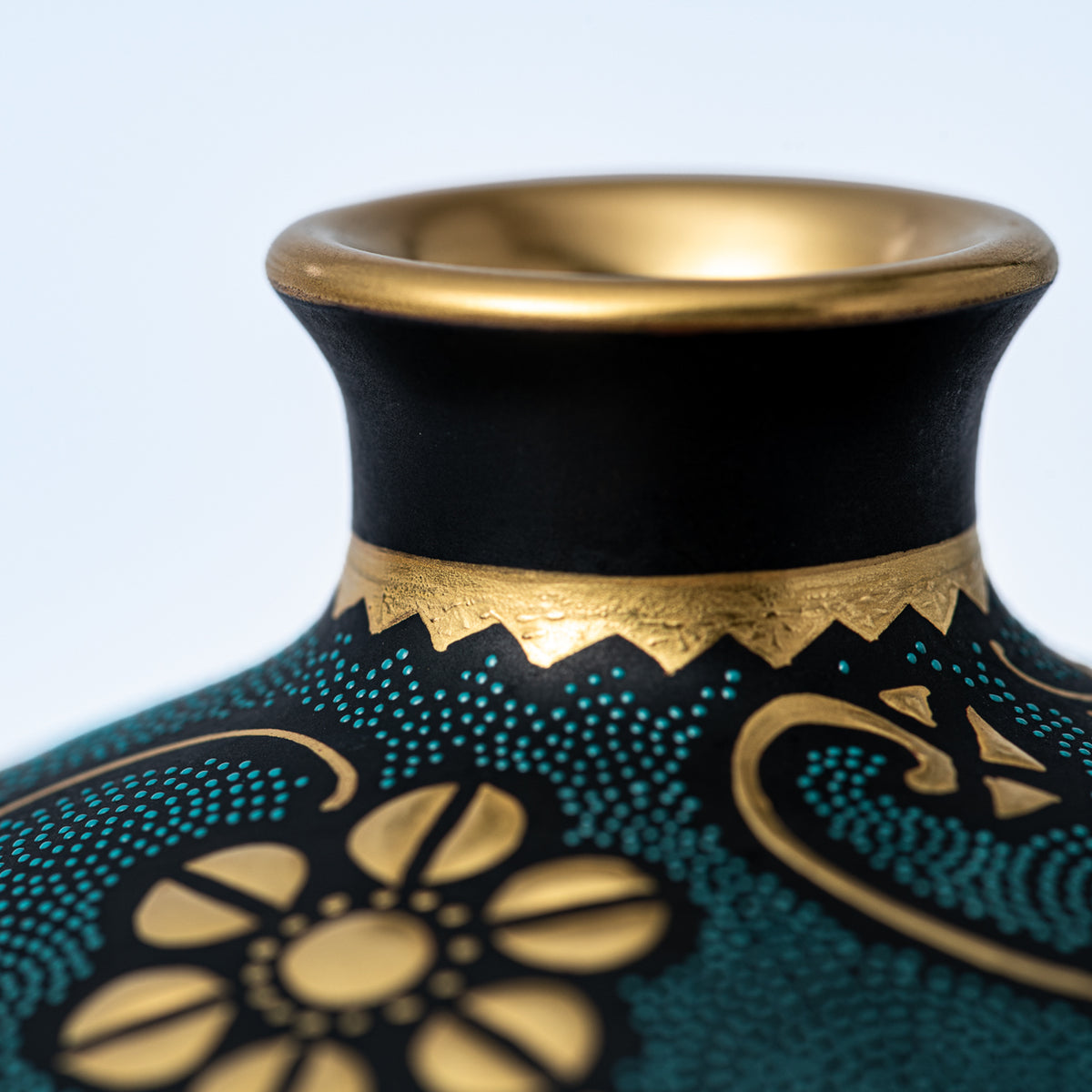 Morikin Floral Arabesque Aochibu Ovale Vase