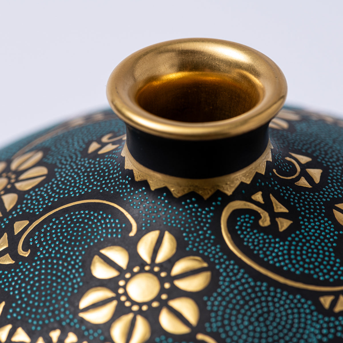 Morikin Floral Arabesque Aochibu Ovale Vase