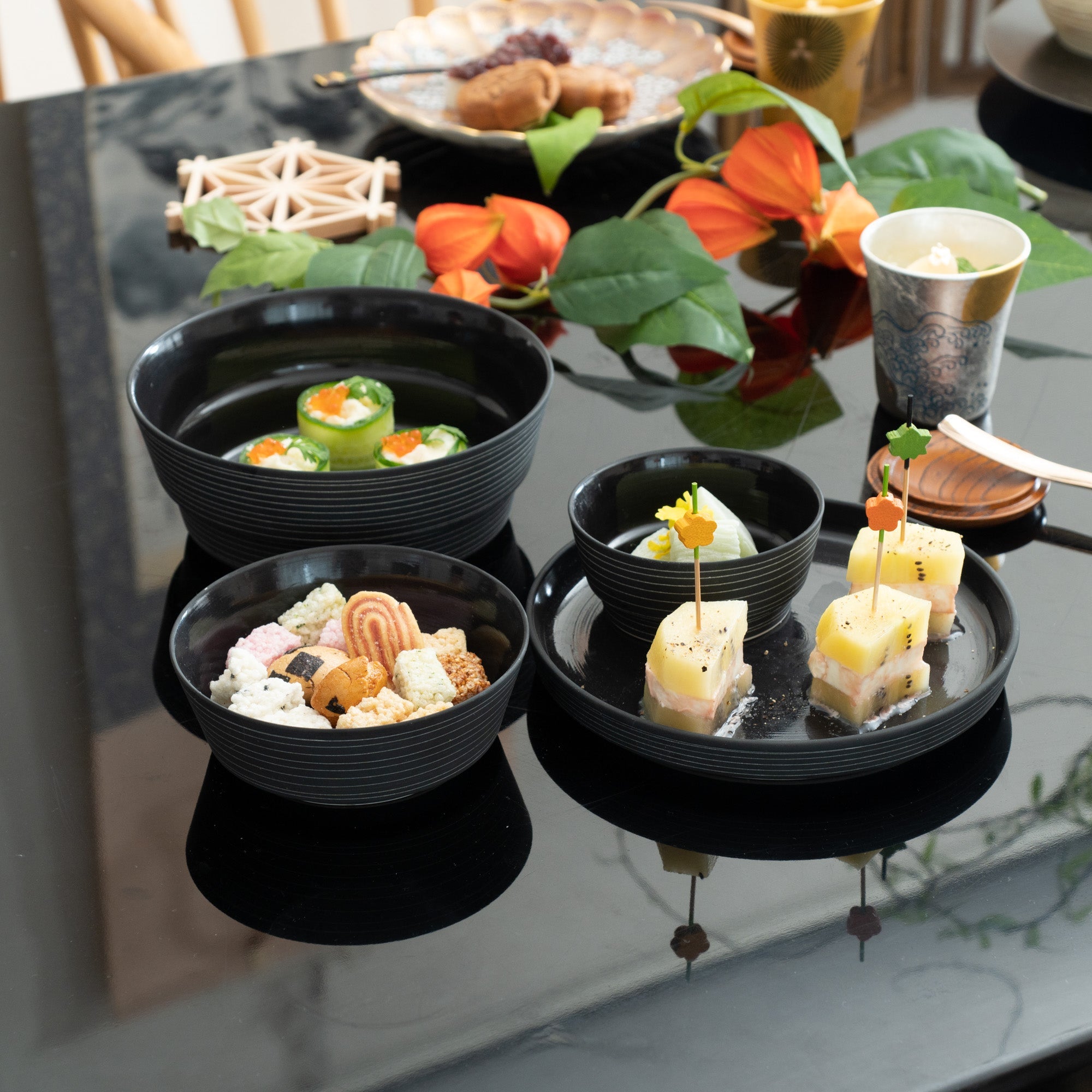 Arita Porcelain Lab Black Line Conic Modern Jubako Bento Box | MUSUBI ...