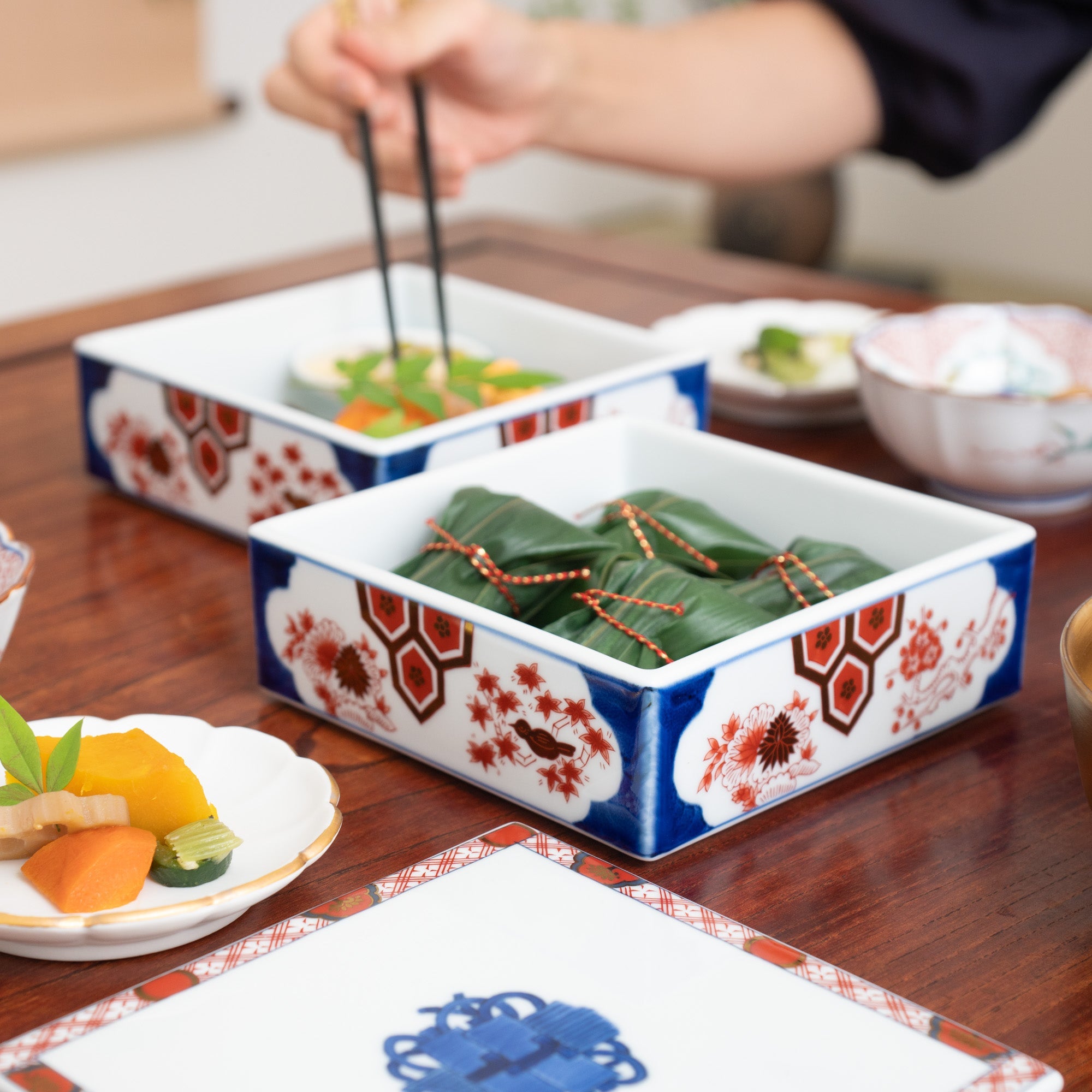 Arita Porcelain Lab Yazaemon Four Noble Flowers Two Tiers Jubako Bento Box - MUSUBI KILN - Quality Japanese Tableware and Gift