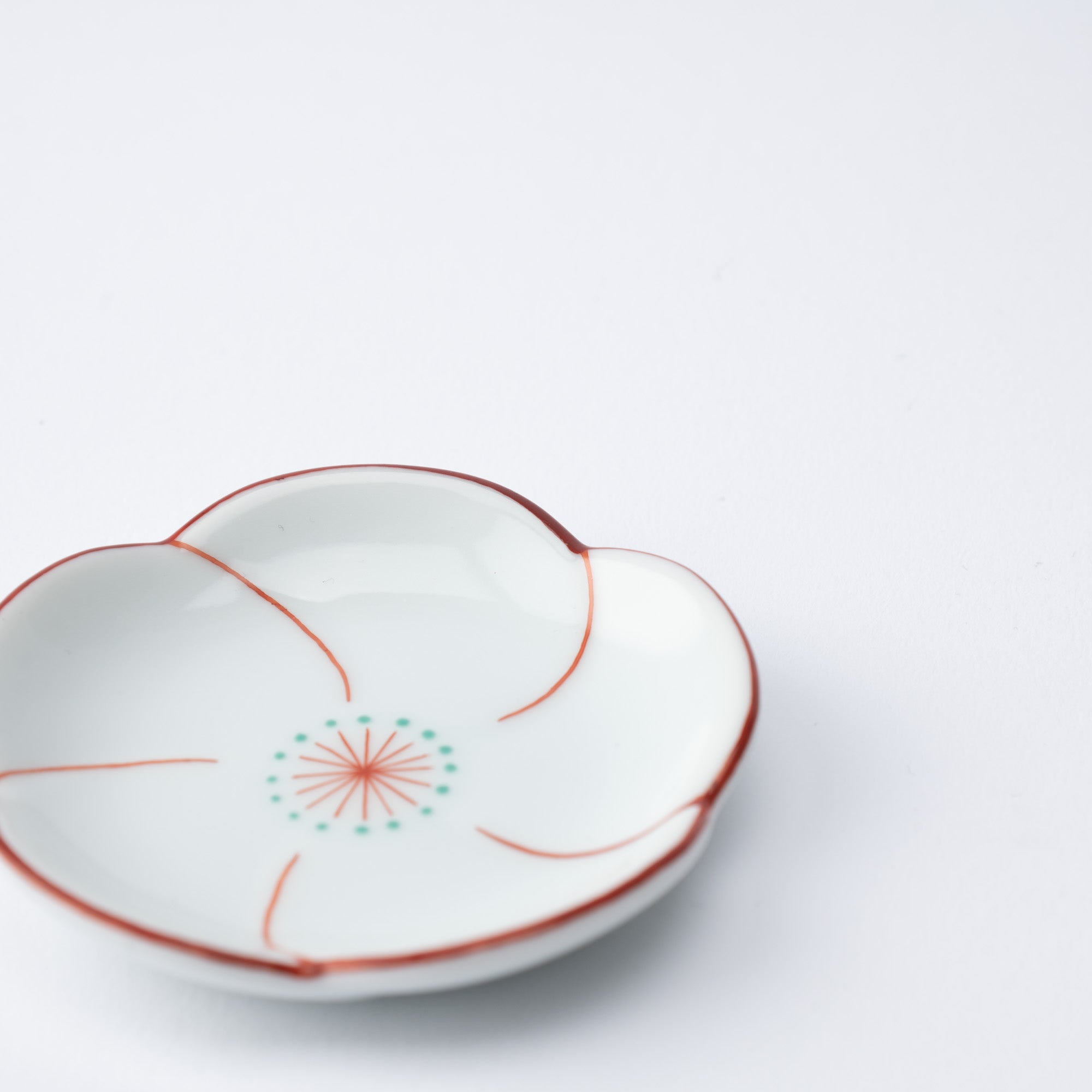 Arita Porcelain Lab Yazaemon Plum - shaped Small Sauce Plate Set - MUSUBI KILN - Quality Japanese Tableware and Gift