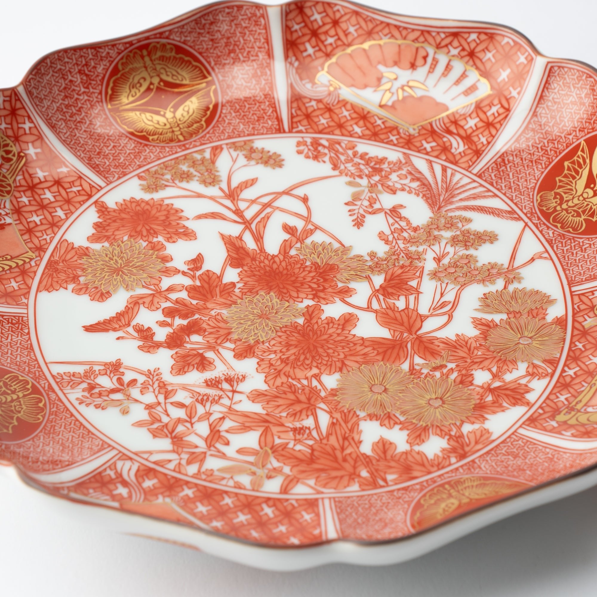 Art Styles of the Past IIdaya Akae Kutani Decorative Plate - MUSUBI KILN - Quality Japanese Tableware and Gift