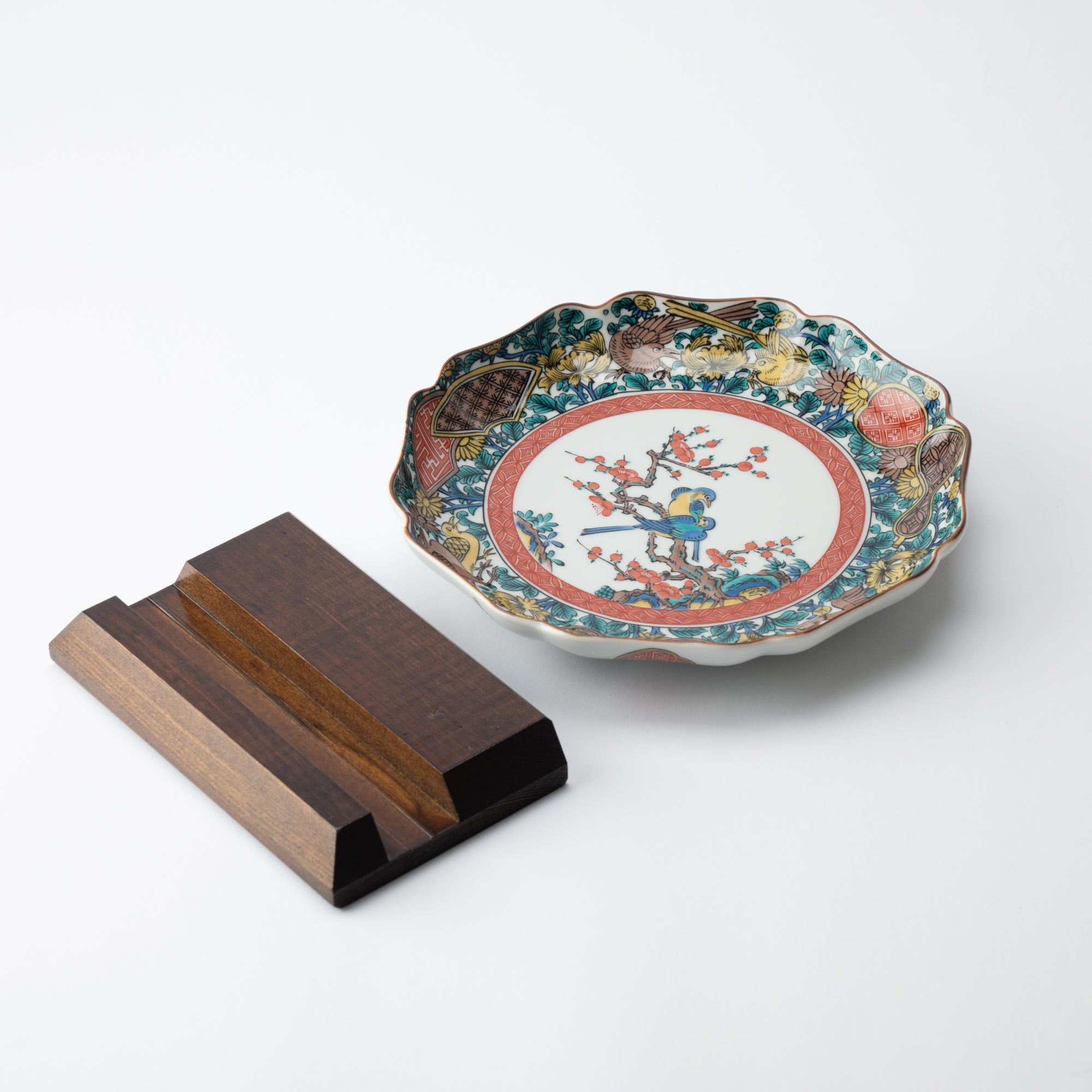 Art Styles of the Past Ko - Kutani Kutani Decorative Plate - MUSUBI KILN - Quality Japanese Tableware and Gift