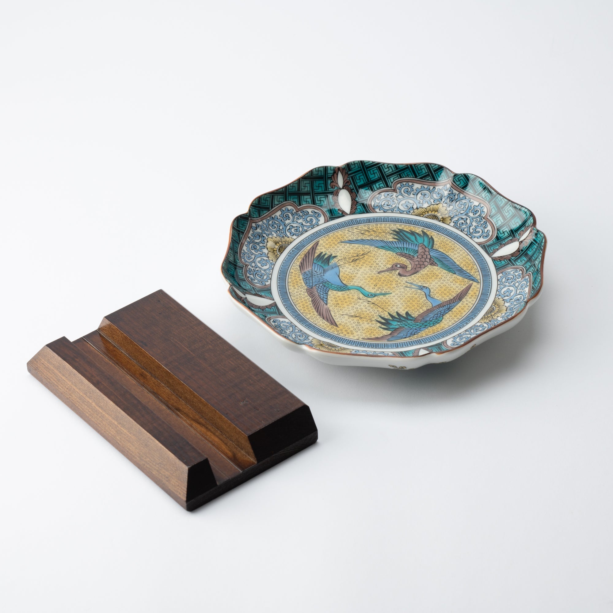 Art Styles of the Past Yoshidaya Kutani Decorative Plate - MUSUBI KILN - Quality Japanese Tableware and Gift