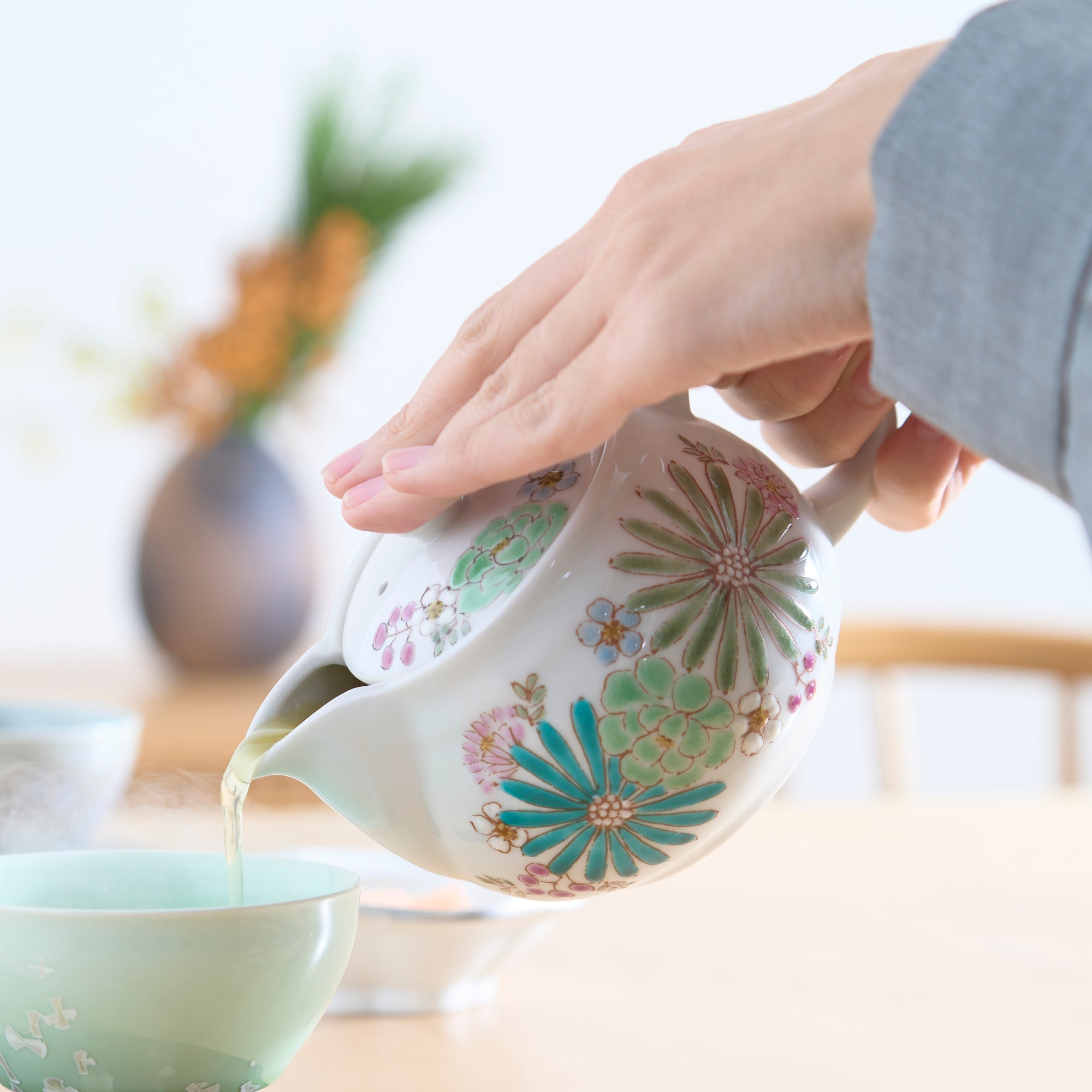 Atelier Yu Brilliant flower Kutani Teapot 12.2oz(360ml) - MUSUBI KILN - Quality Japanese Tableware and Gift