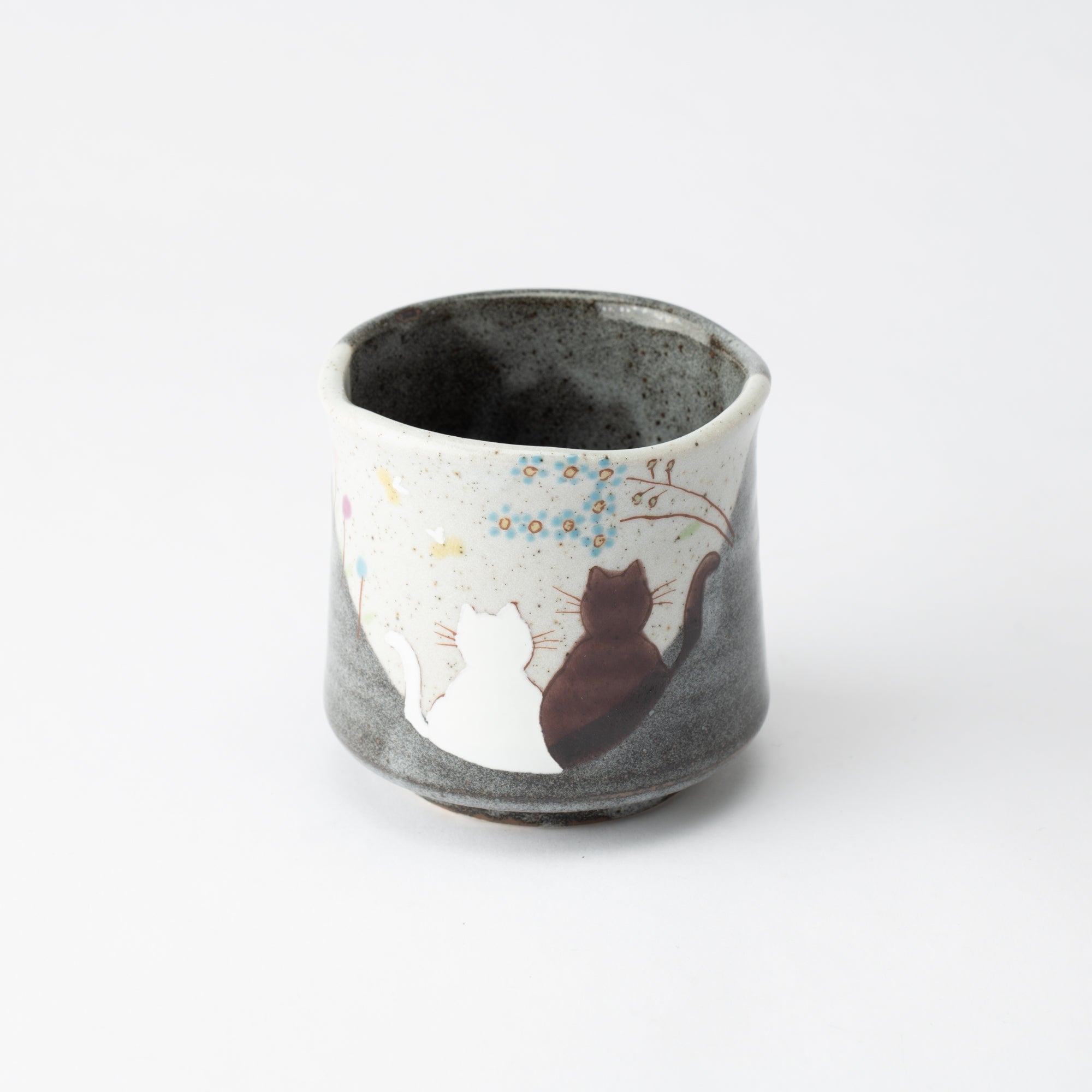 Atelier Yu Cats In Sunny Spot Kutani Yunomi Japanese Teacup - MUSUBI KILN - Quality Japanese Tableware and Gift