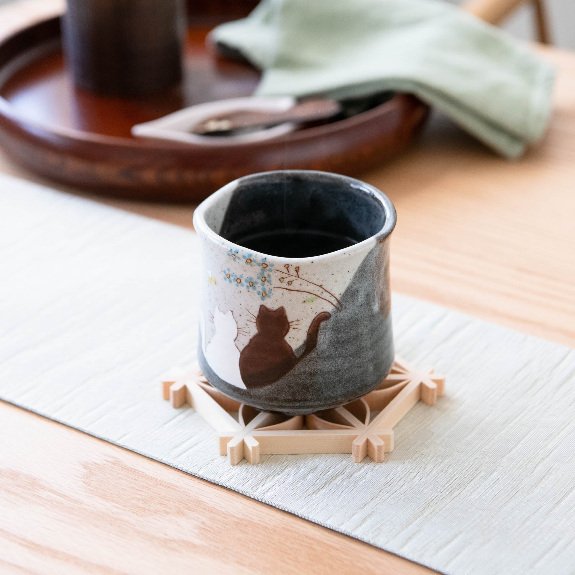 Atelier Yu Cats In Sunny Spot Kutani Yunomi Japanese Teacup - MUSUBI KILN - Quality Japanese Tableware and Gift