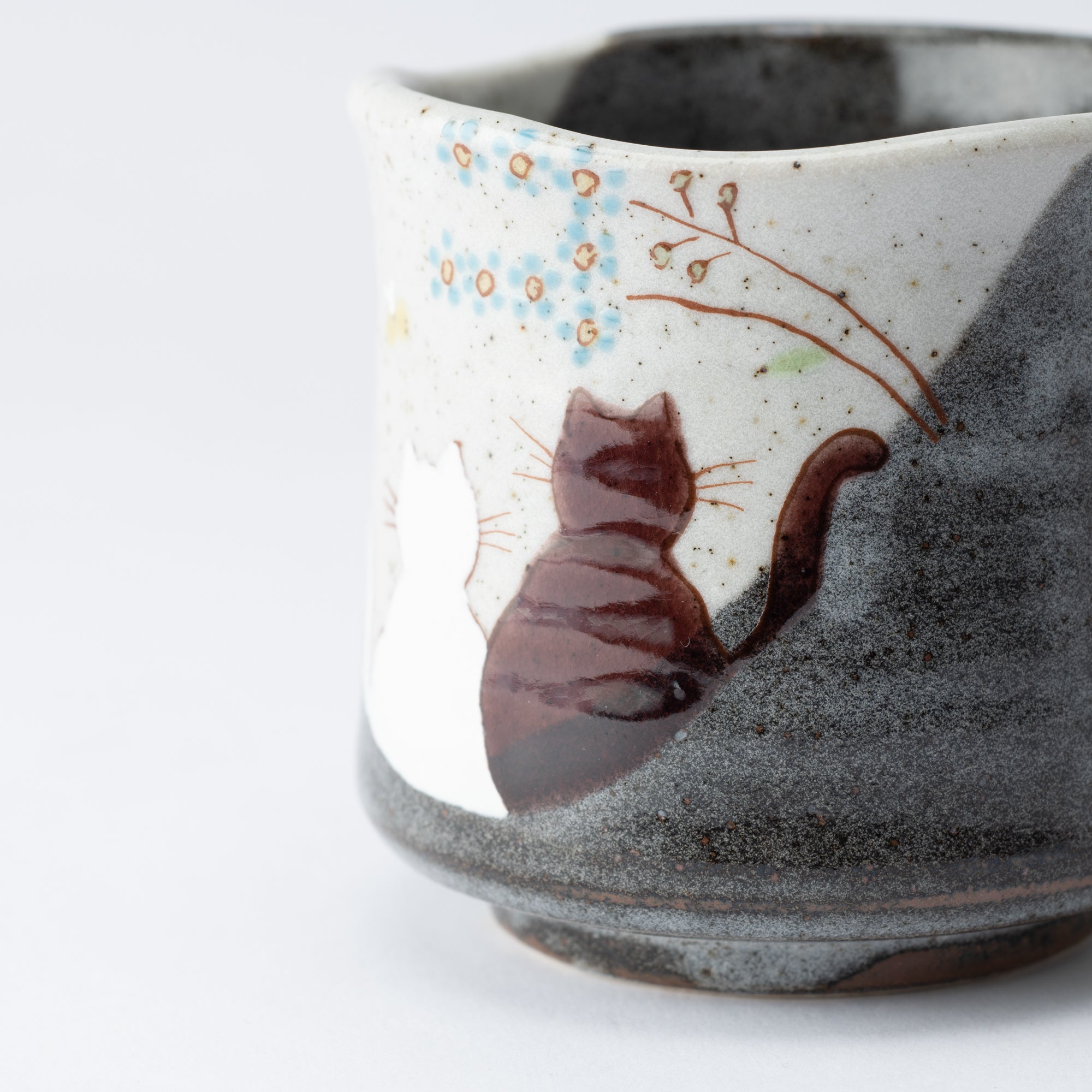 Atelier Yu Cats In Sunny Spot Kutani Yunomi Japanese Teacup - MUSUBI KILN - Quality Japanese Tableware and Gift