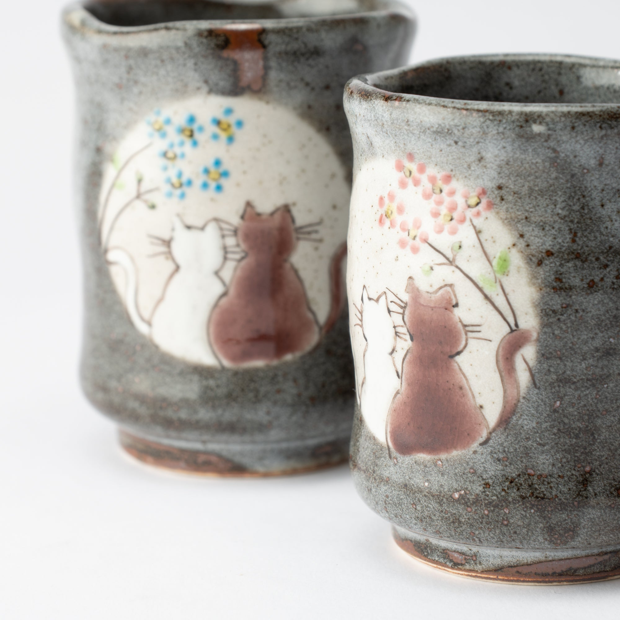 Atelier Yu Cats In Sunny Spot Kutani Yunomi Japanese Teacup Pair - MUSUBI KILN - Quality Japanese Tableware and Gift