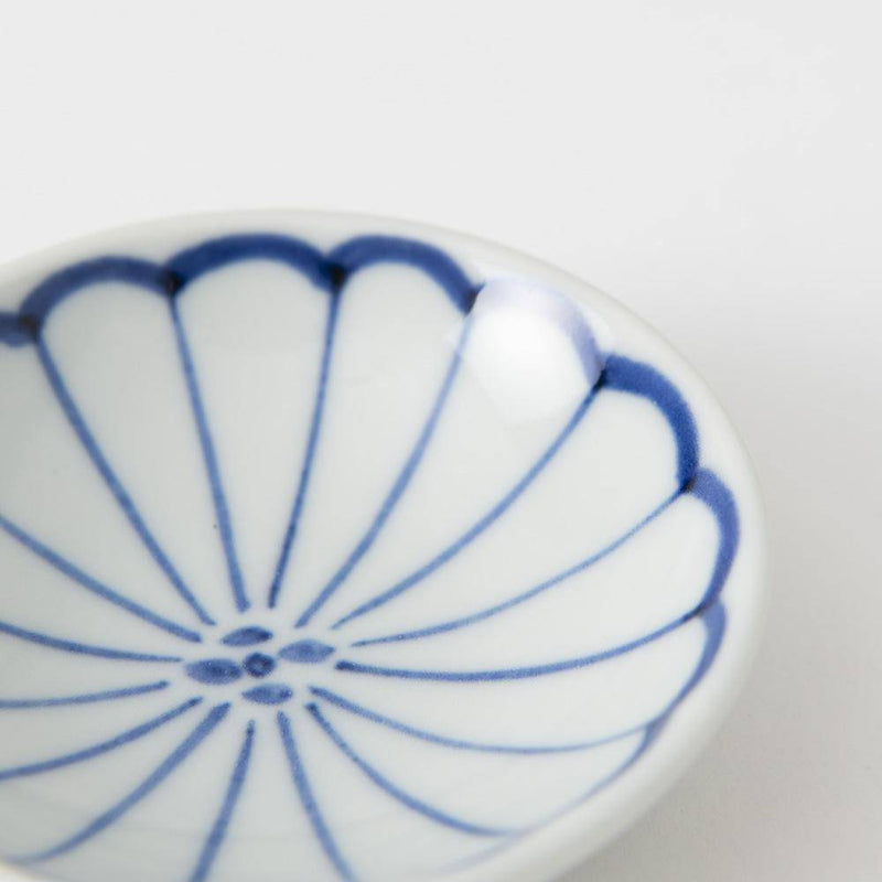 Baizan Kiln Chrysanthemum Tobe Sauce Plate - MUSUBI KILN - Quality Japanese Tableware and Gift