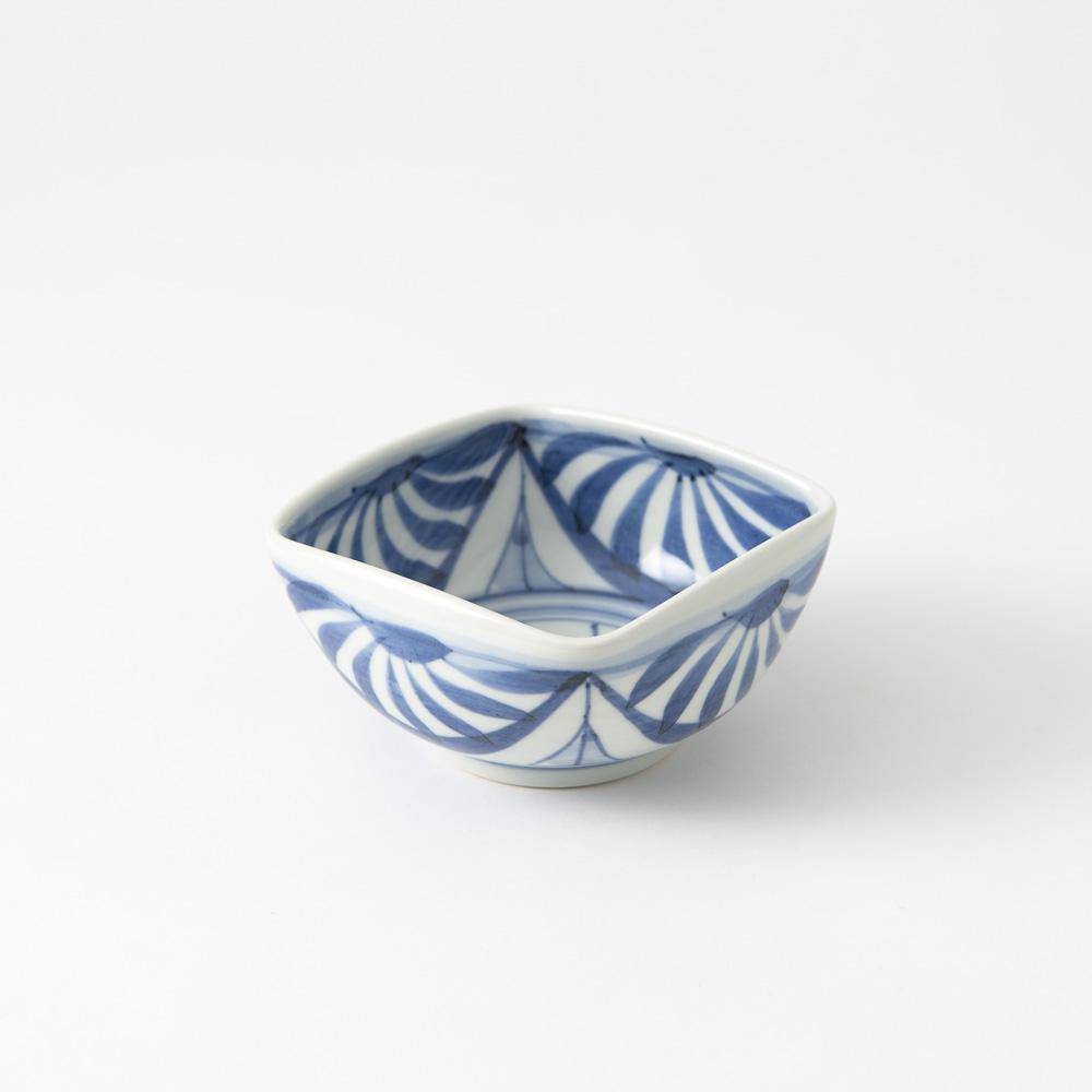 Baizan Kiln Chrysanthemum Tobe Square Bowl - MUSUBI KILN - Quality Japanese Tableware and Gift