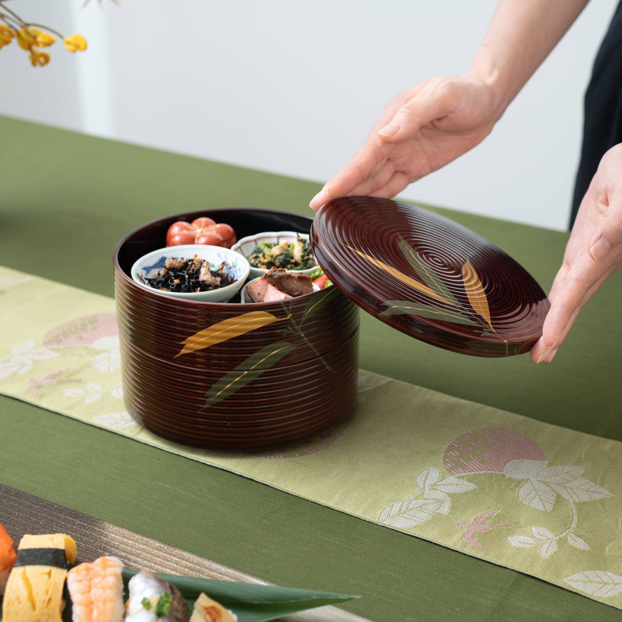 Bamboo Grass Maki - e Yamanaka Lacquerware Two Tiers Round Jubako Bento Box - MUSUBI KILN - Quality Japanese Tableware and Gift