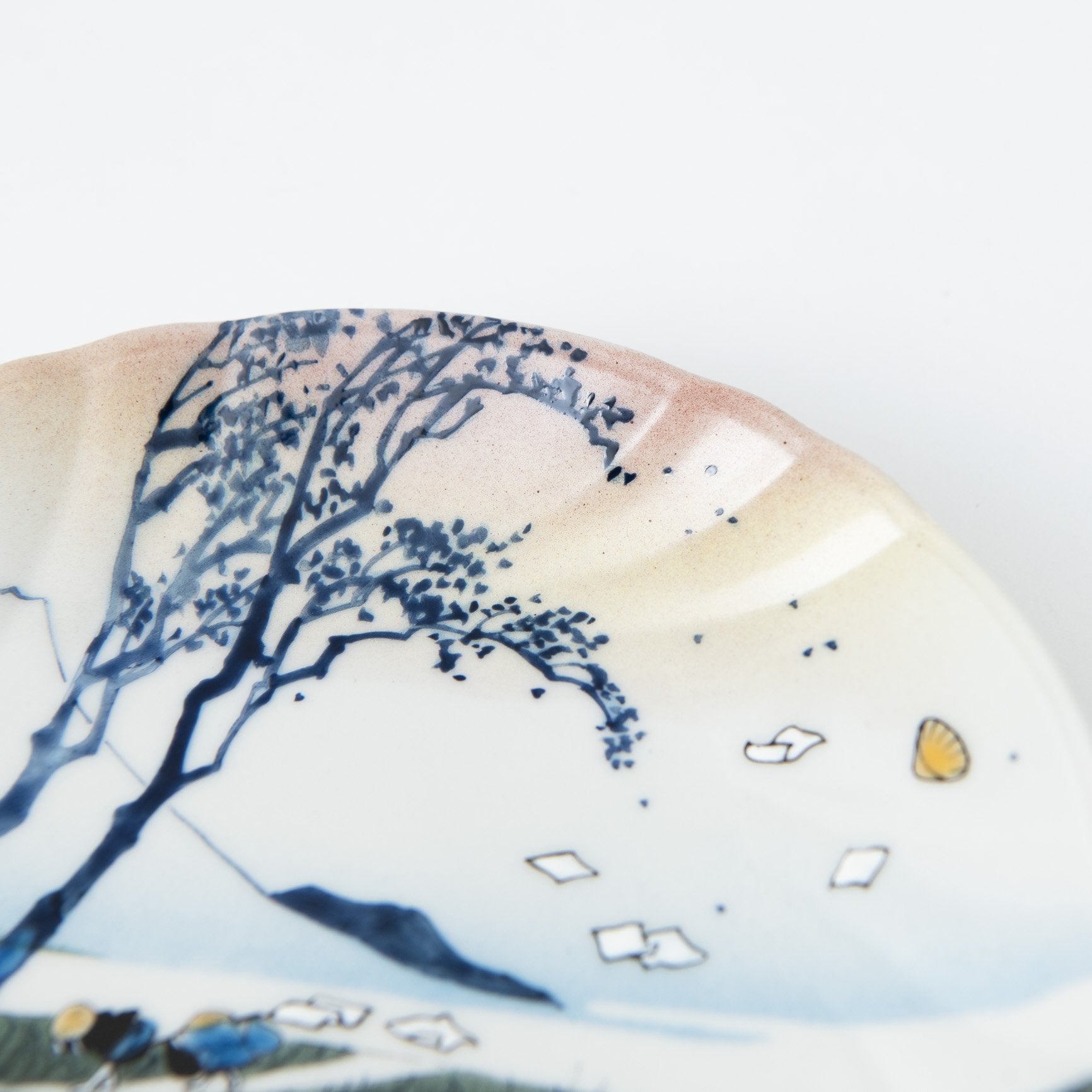 Bizan Kiln Hokusai Sunshu Ejiri Kutani Round Plate - MUSUBI KILN - Quality Japanese Tableware and Gift