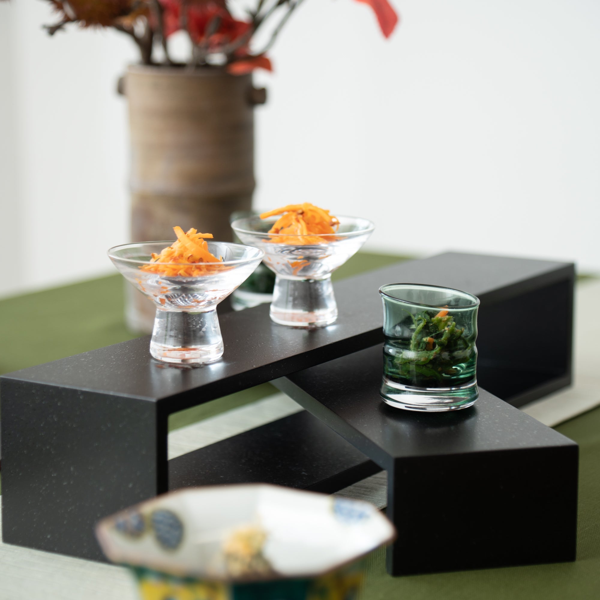 Black Glitter Echizen Lacquerware Serving Tray Set - MUSUBI KILN - Quality Japanese Tableware and Gift