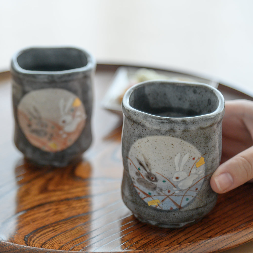 Yunomi Rabbit Kutani Ware Bouncing Rabbit Yunomi Teacup Pair – Japanese Porcelain