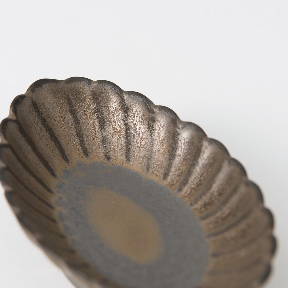 Bronze Chrysanthemum Hasami Oval Sauce Plate - MUSUBI KILN - Quality Japanese Tableware and Gift