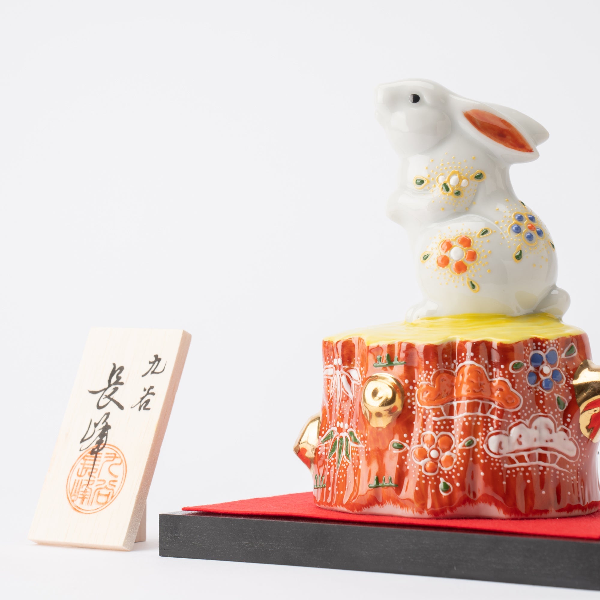 Choho Kiln Kutani Rabbit with Tree Stump - MUSUBI KILN - Quality Japanese Tableware and Gift