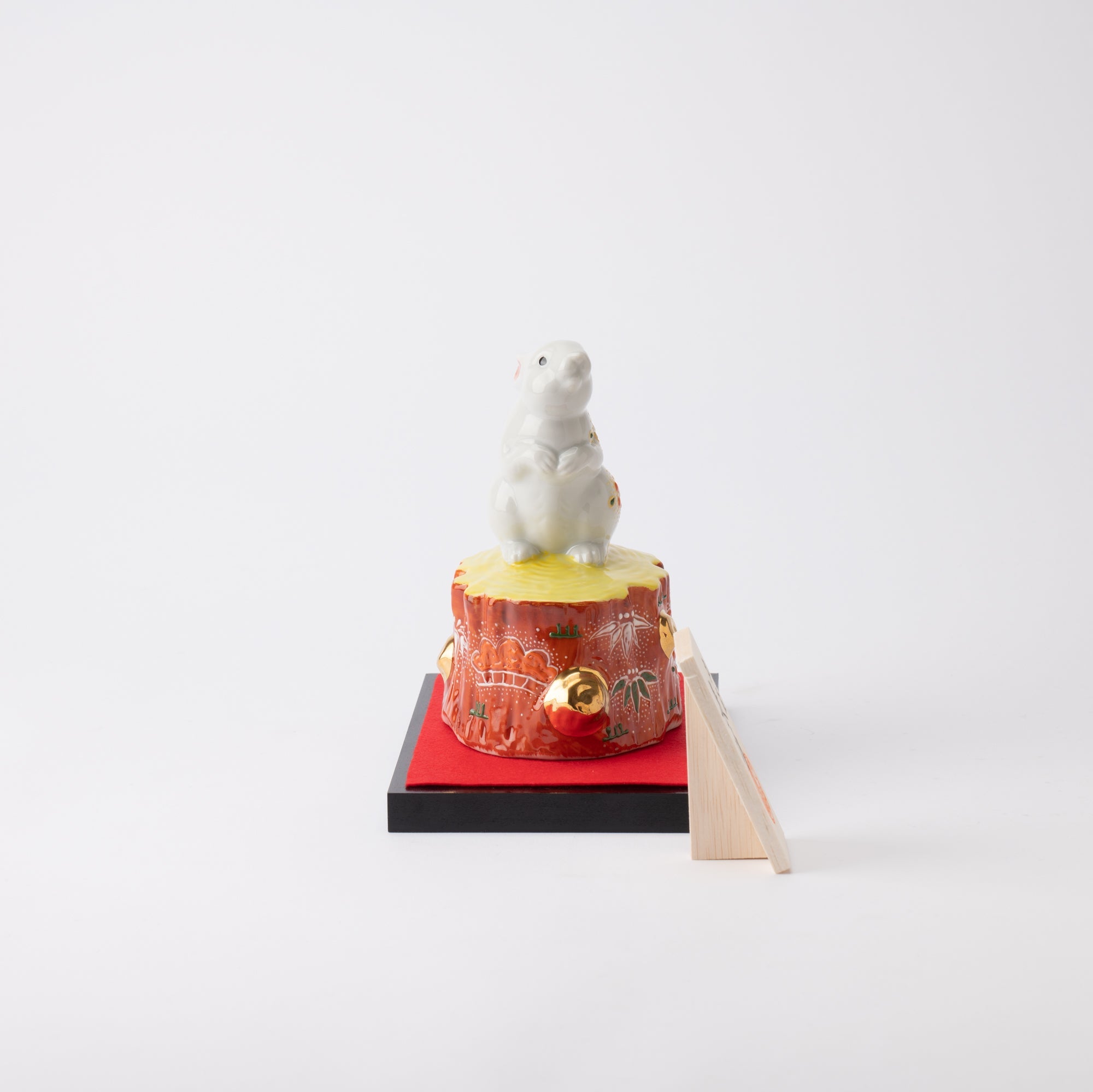 Choho Kiln Kutani Rabbit with Tree Stump - MUSUBI KILN - Quality Japanese Tableware and Gift