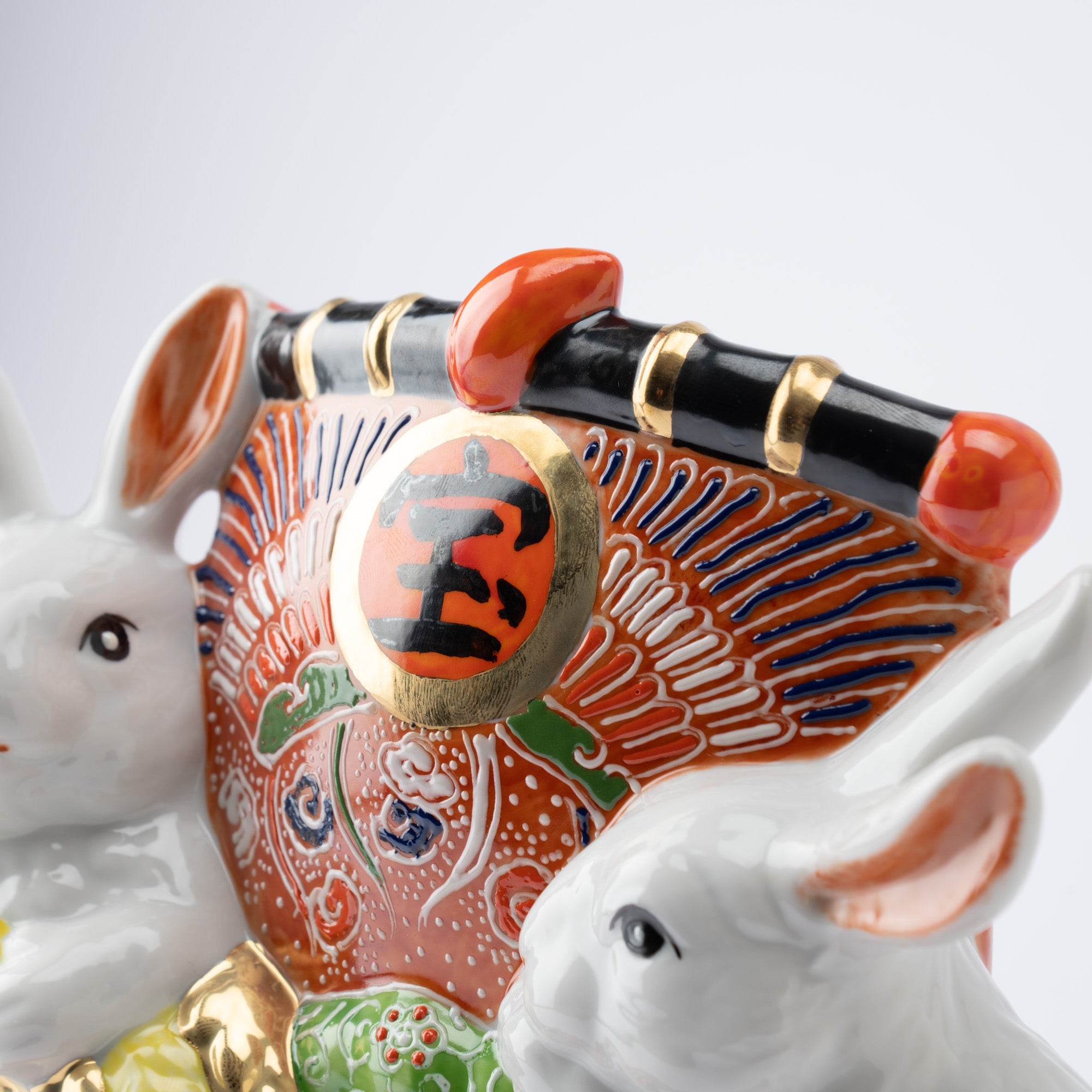 Choho Kiln Kutani Two Rabbits and Treasure Boat - MUSUBI KILN - Quality Japanese Tableware and Gift