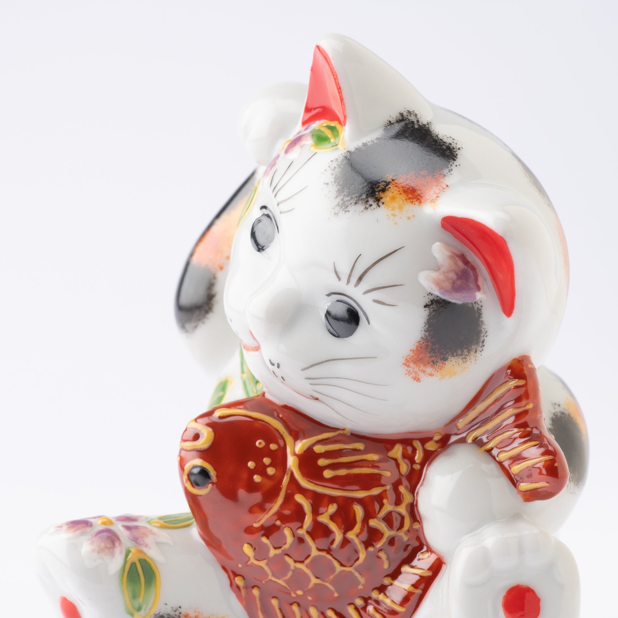 Choho Kiln Tabby Kutani Lucky Cat with Sea Bream - MUSUBI KILN - Quality Japanese Tableware and Gift