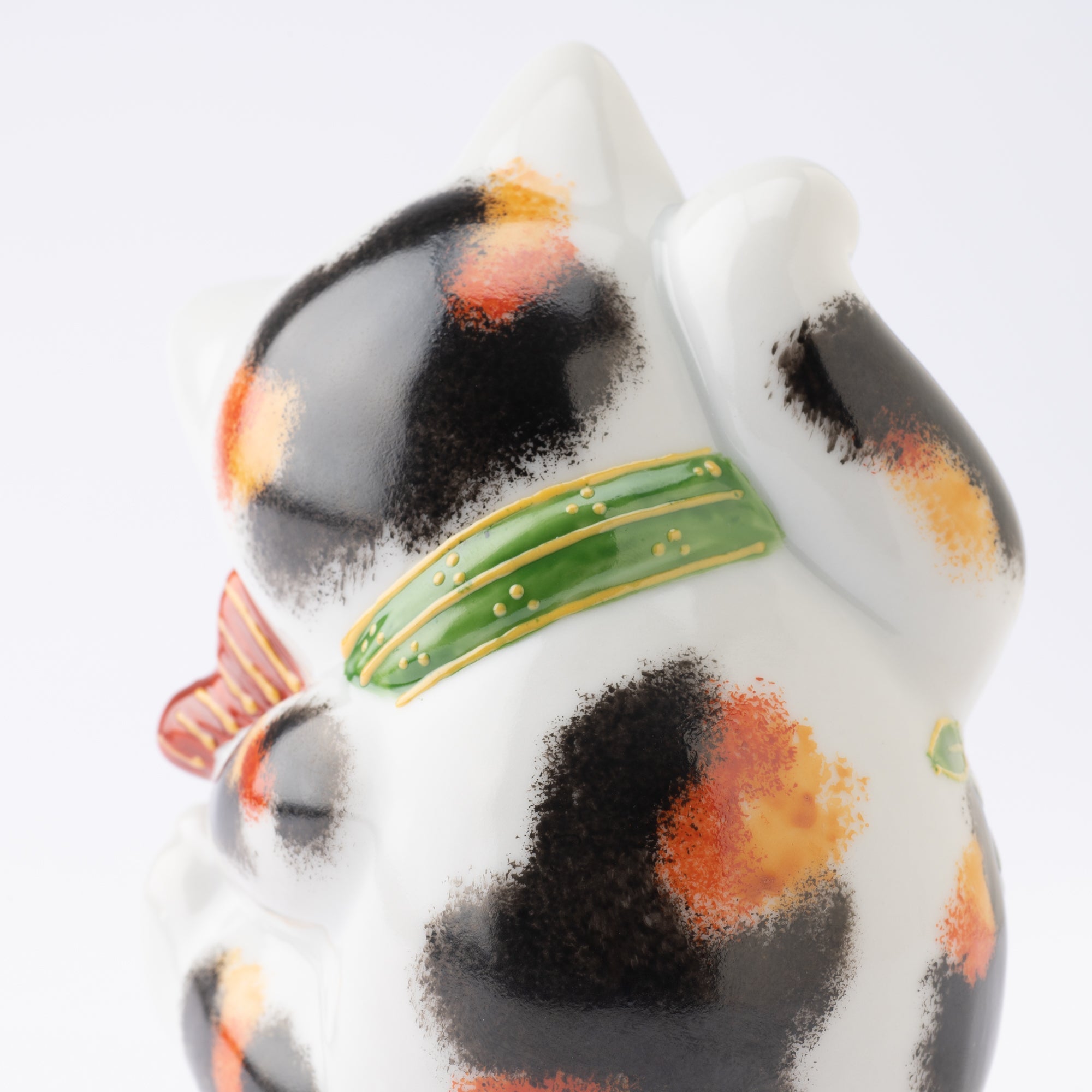 Choho Kiln Tabby Kutani Lucky Cat with Sea Bream - MUSUBI KILN - Quality Japanese Tableware and Gift