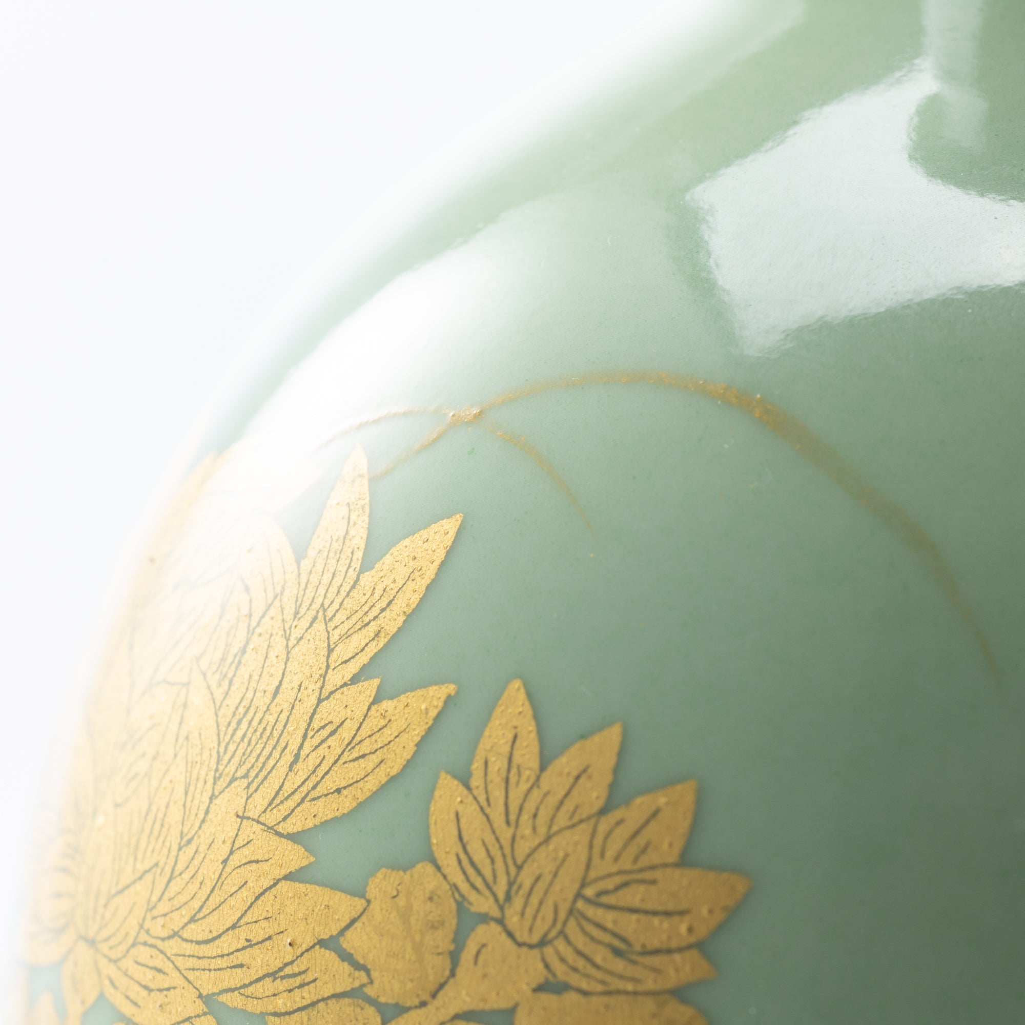 Chrysanthemum Underglaze Gold Leaf Ornamental Vase - MUSUBI KILN - Quality Japanese Tableware and Gift