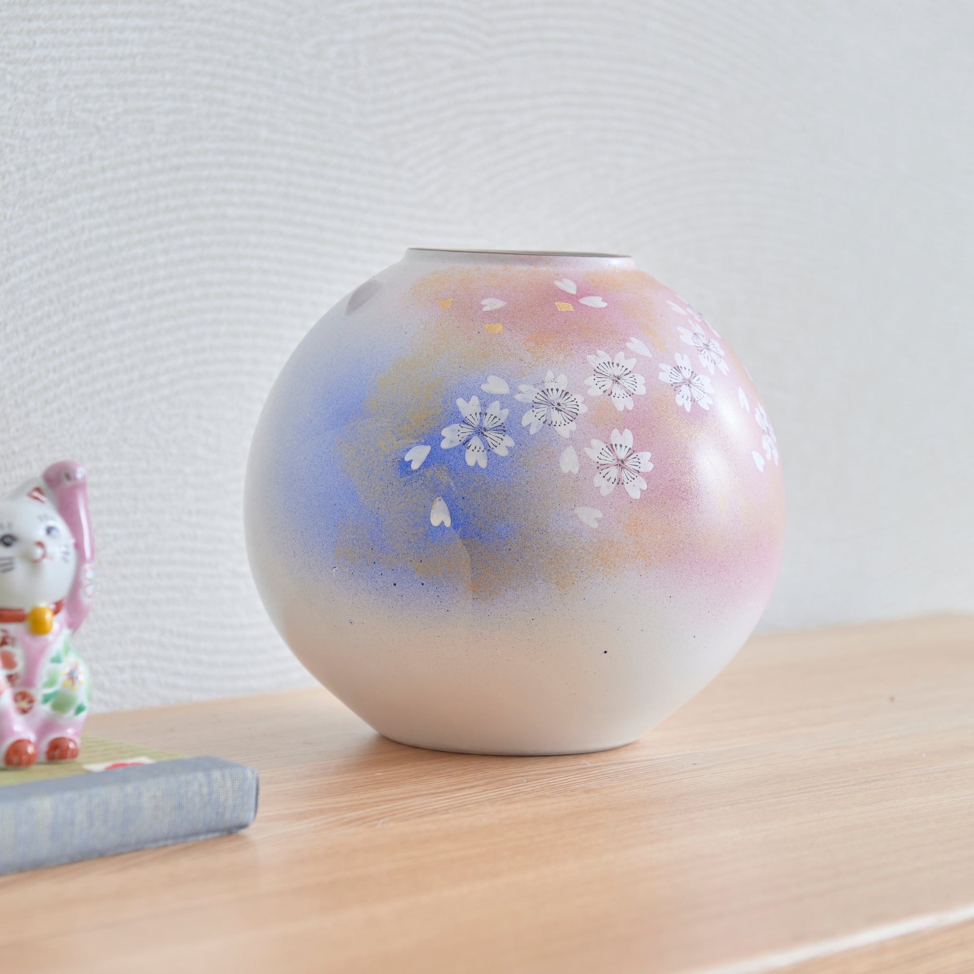 Flower Dance Kutani Japanese Flower Vase 19.5cm(7.7in) - MUSUBI KILN - Quality Japanese Tableware and Gift