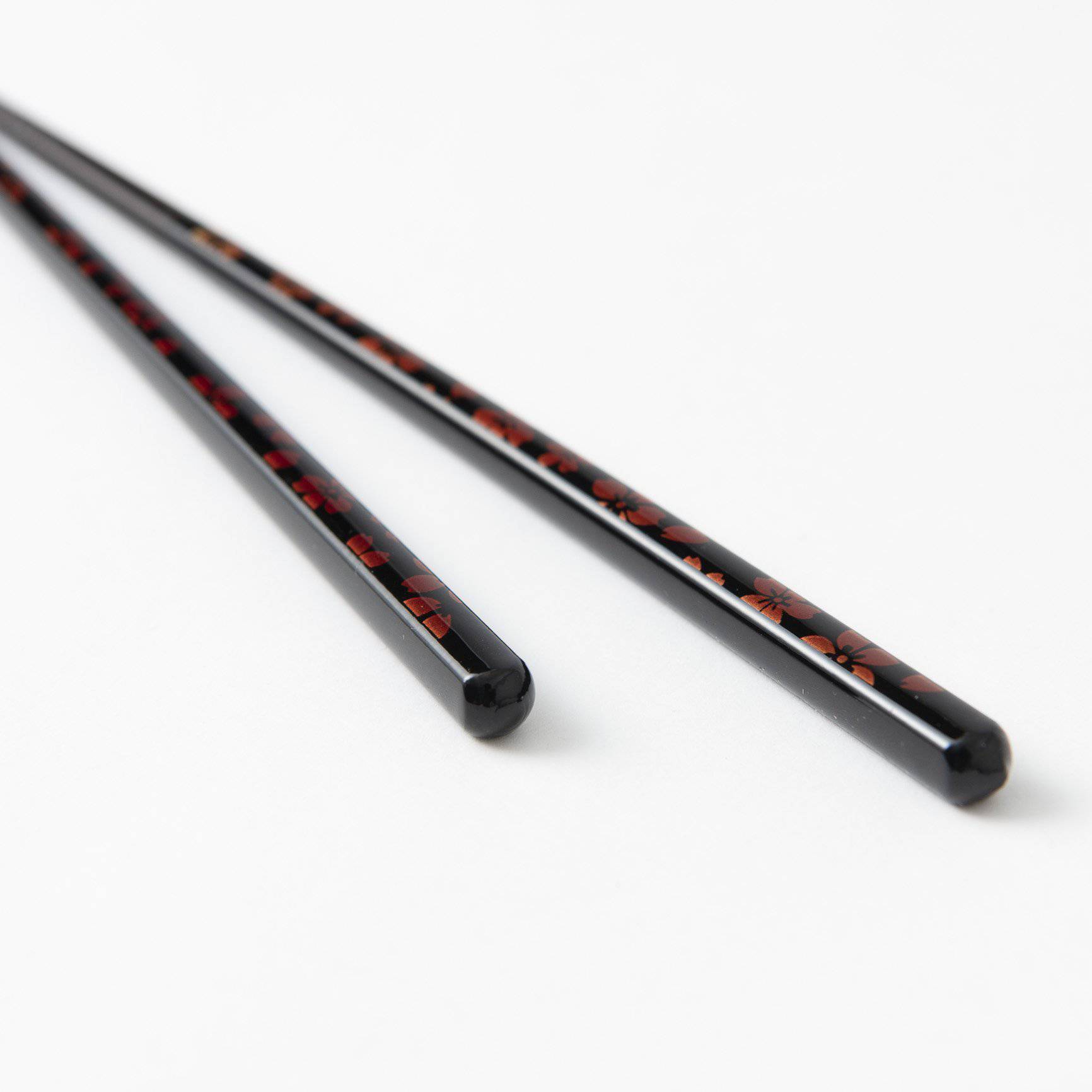 Fluttering Sakura Yamanaka Lacquerware Set of Two Pairs of Chopsticks 23 cm (9.1 in) / 21 cm (8.3 in) - MUSUBI KILN - Quality Japanese Tableware and Gift