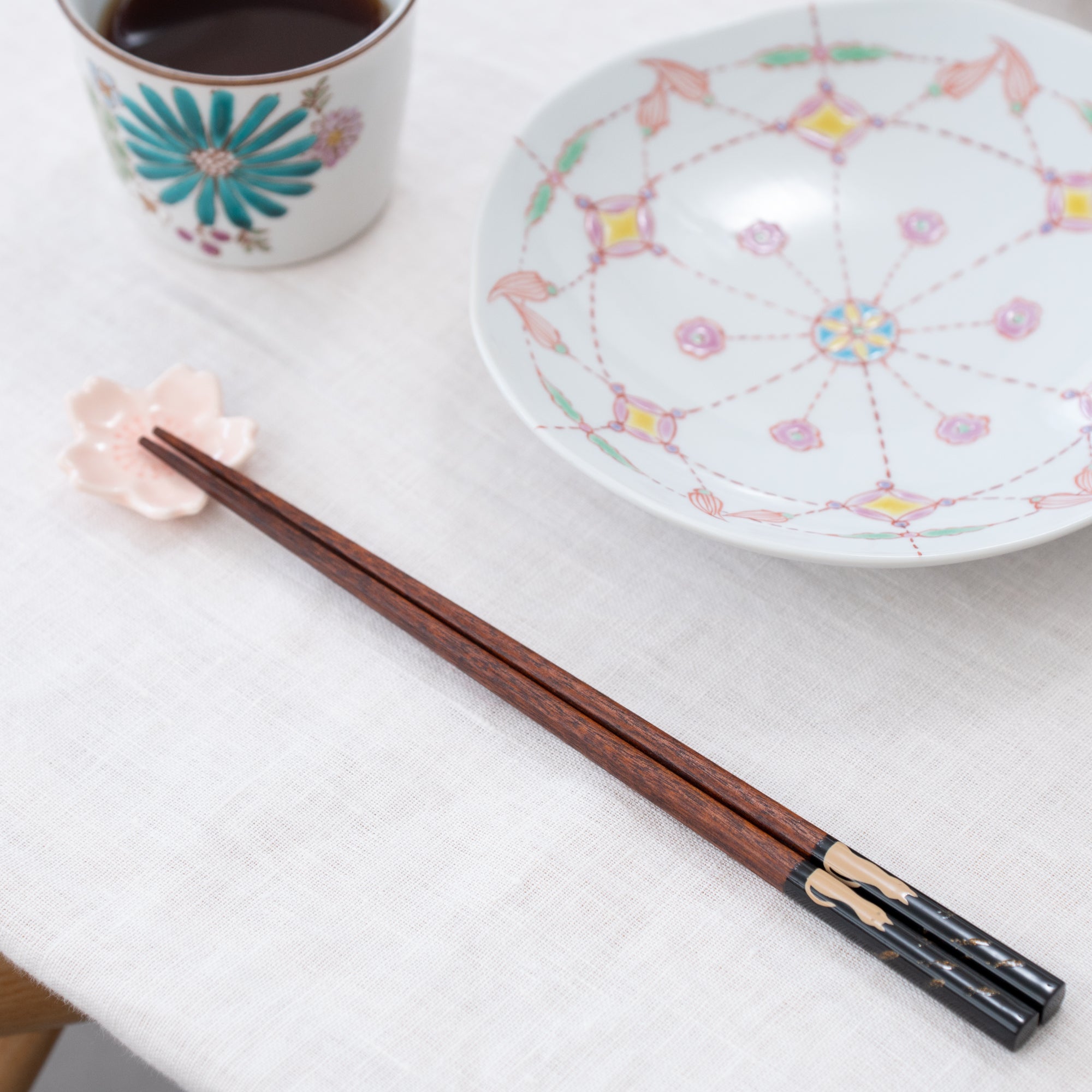 Fukunishi Sobe Cat and Fish Aizu Lacquerware Set of Two Pairs of Chopsticks 23 cm/9 in and 21 cm/8.3 in - MUSUBI KILN - Quality Japanese Tableware and Gift