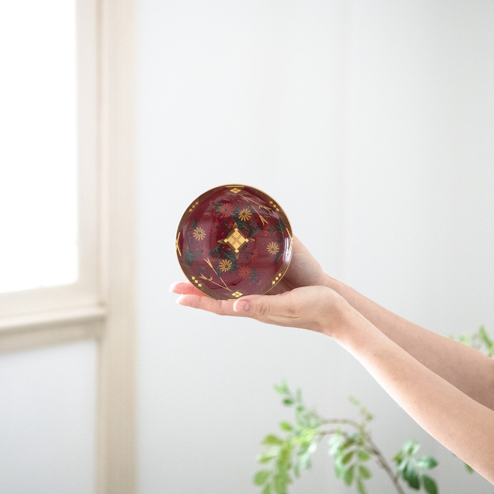 Fukunishi Sobe Red Chrysanthemum Aizu Lacquerware Sakazuki Flat Sake Cup with Stand - MUSUBI KILN - Quality Japanese Tableware and Gift