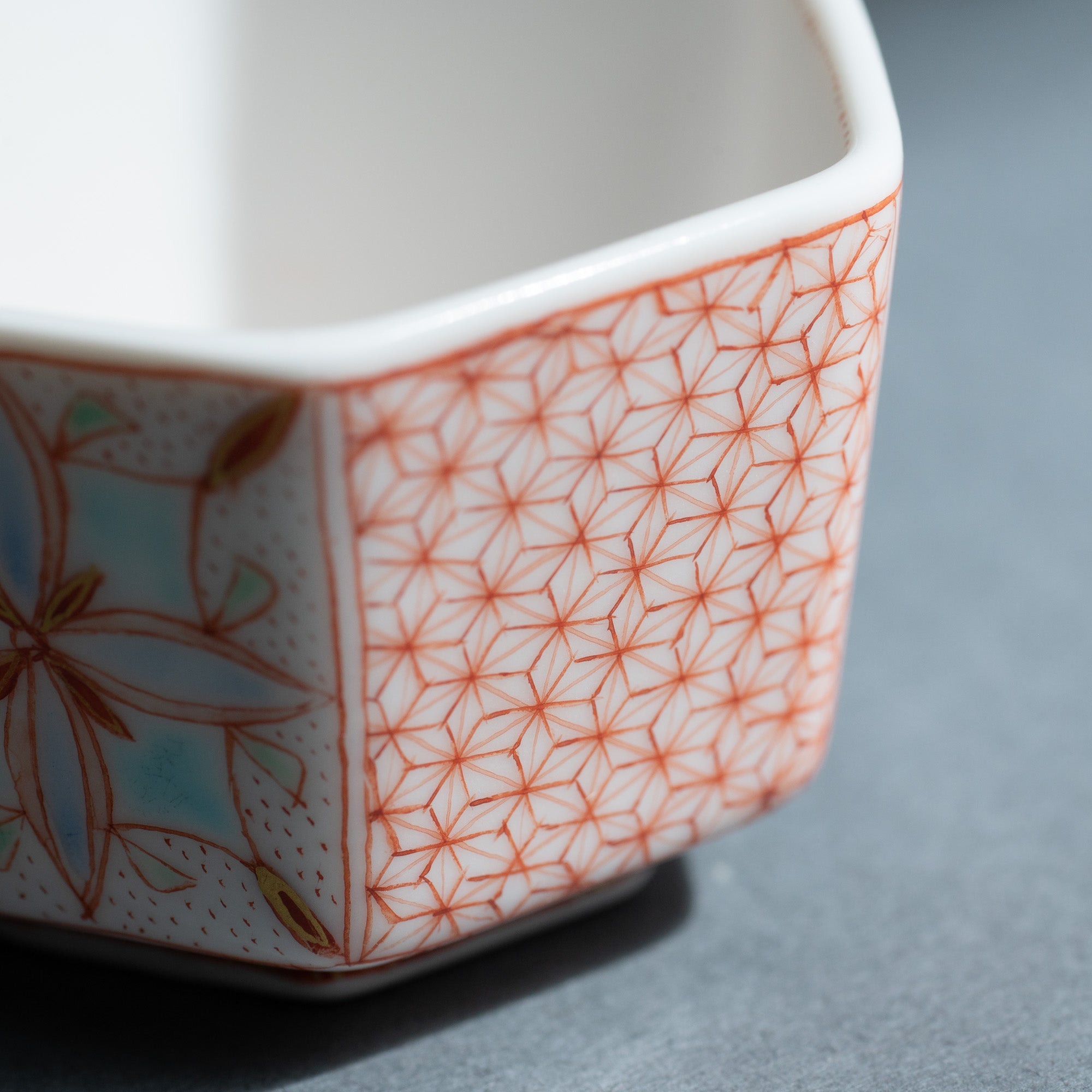 Fukushima Reiko Akae - Saibyo Sarasa Kutani Sake Cup - MUSUBI KILN - Quality Japanese Tableware and Gift