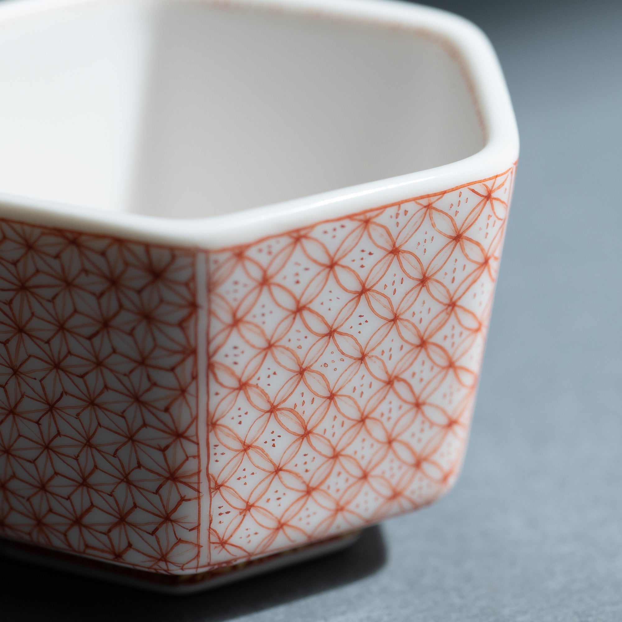 Fukushima Reiko Akae - Saibyo Sarasa Kutani Sake Cup - MUSUBI KILN - Quality Japanese Tableware and Gift